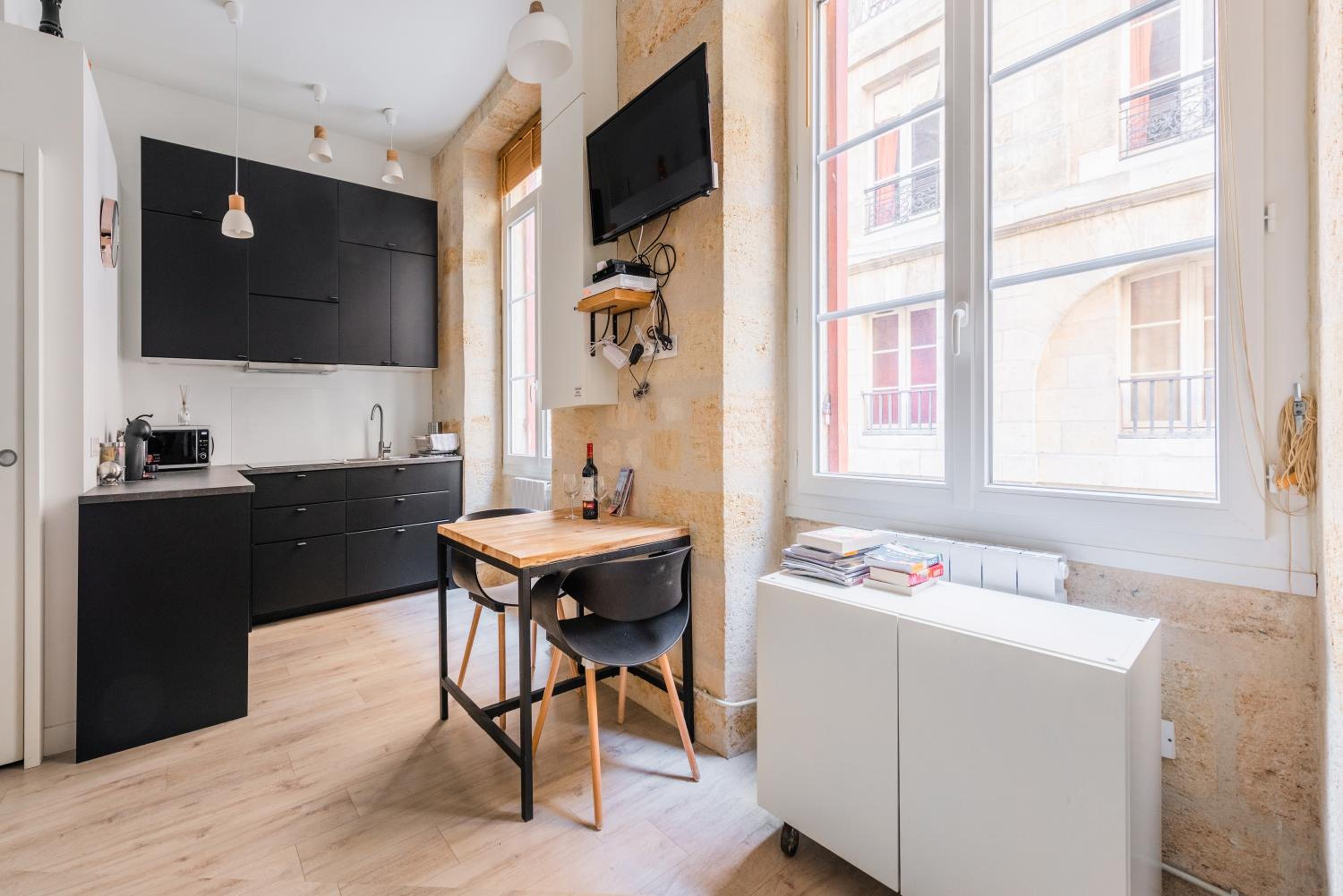 Hotel Le COSY - Rue Ausone - Image 1