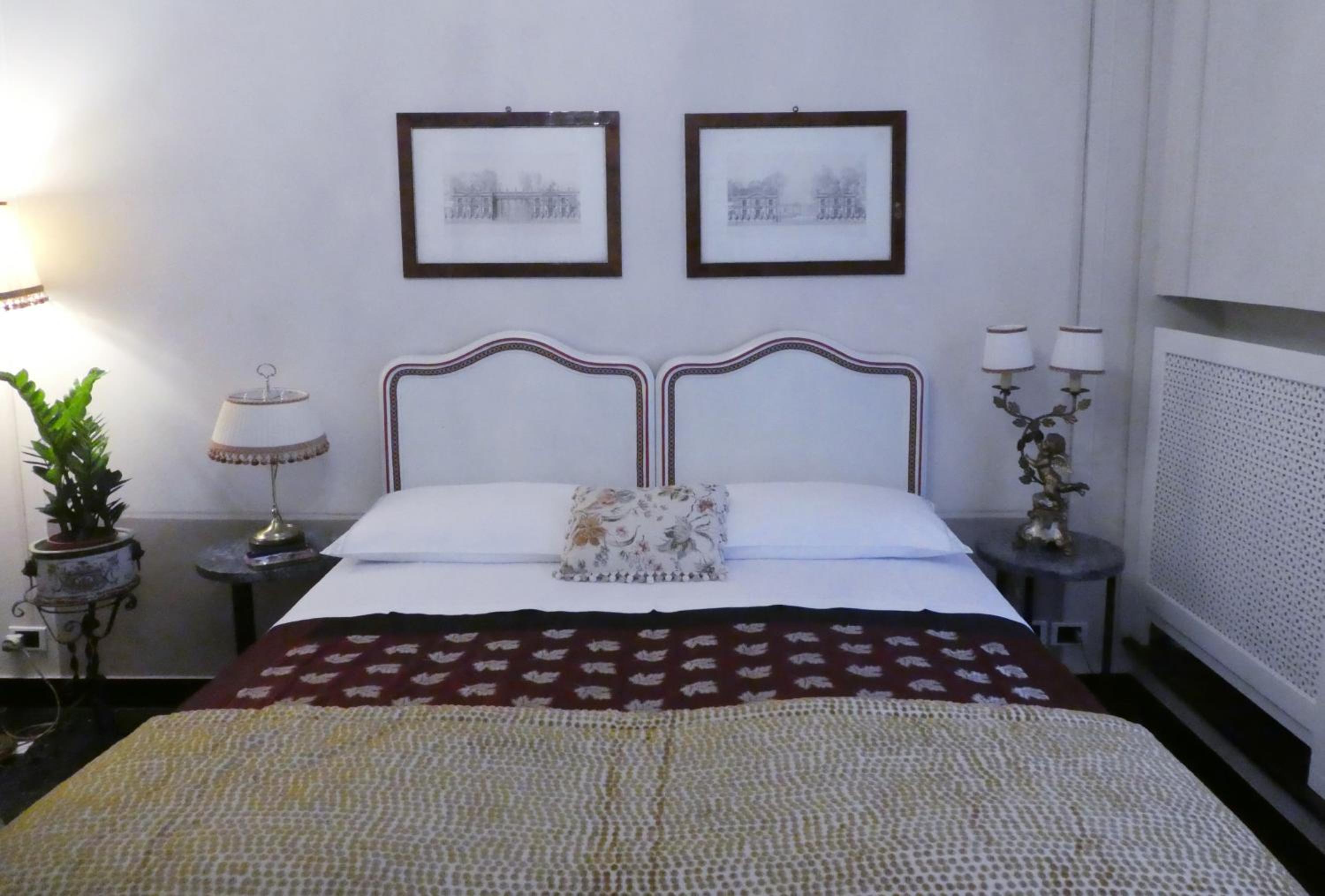 Bed and Breakfast Flowers view 5