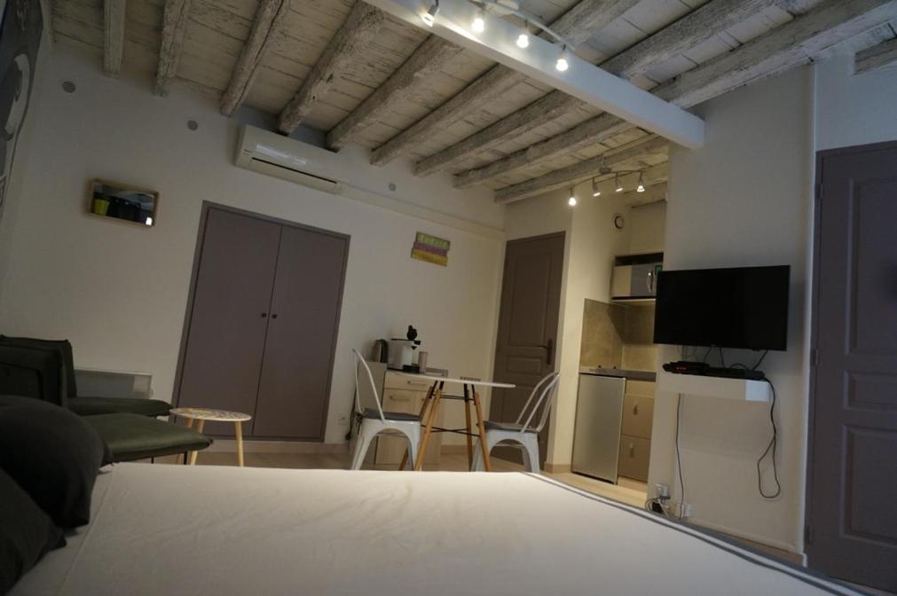 Studio typique et cosy climatise.
