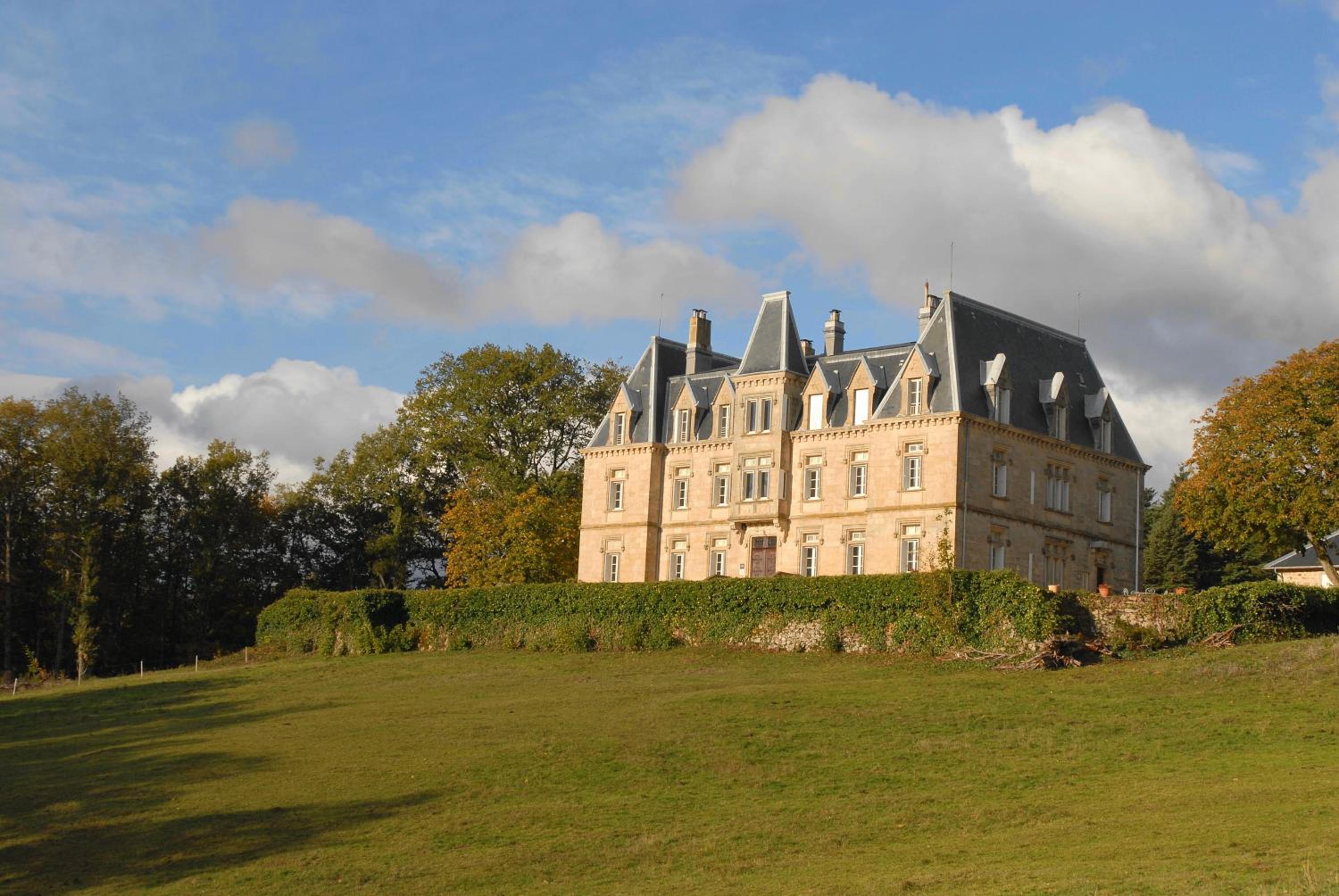 Château des Faugs view 2