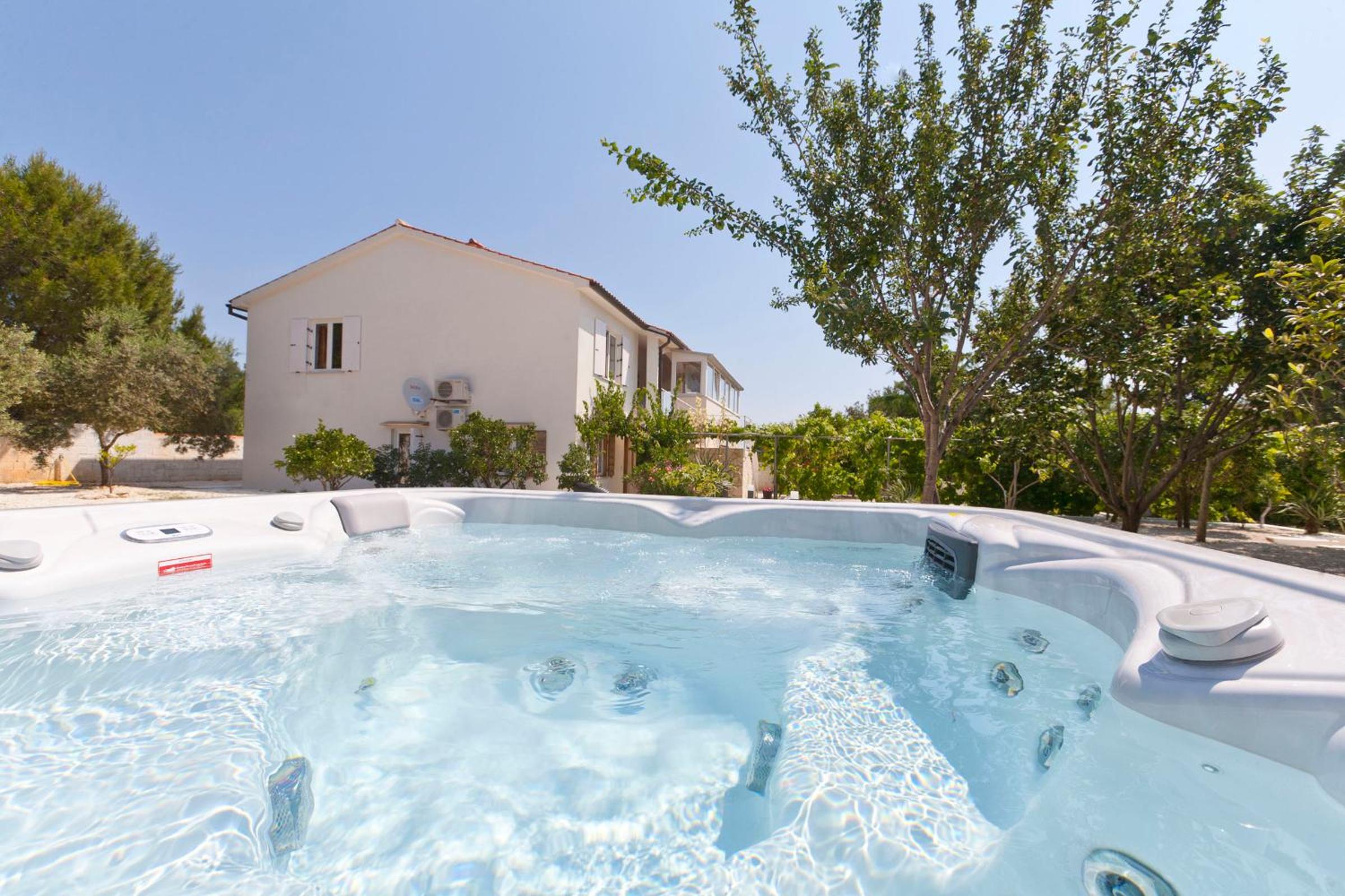 Villa Donna - holiday house for relaxation with pool, souna, jacuzzi & biliards, Ližnjan - Istra