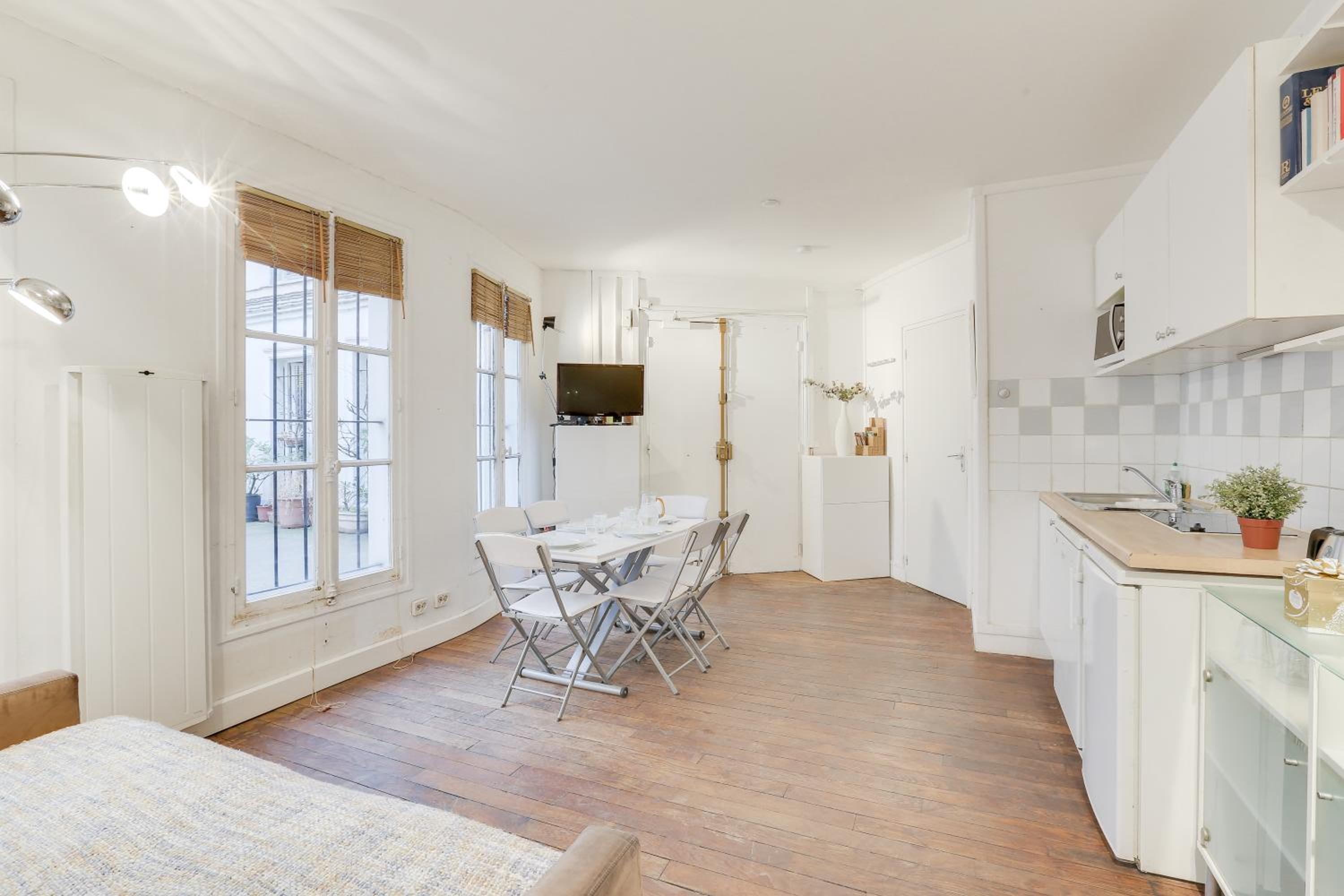 Comfortable flat in the middle of Paris