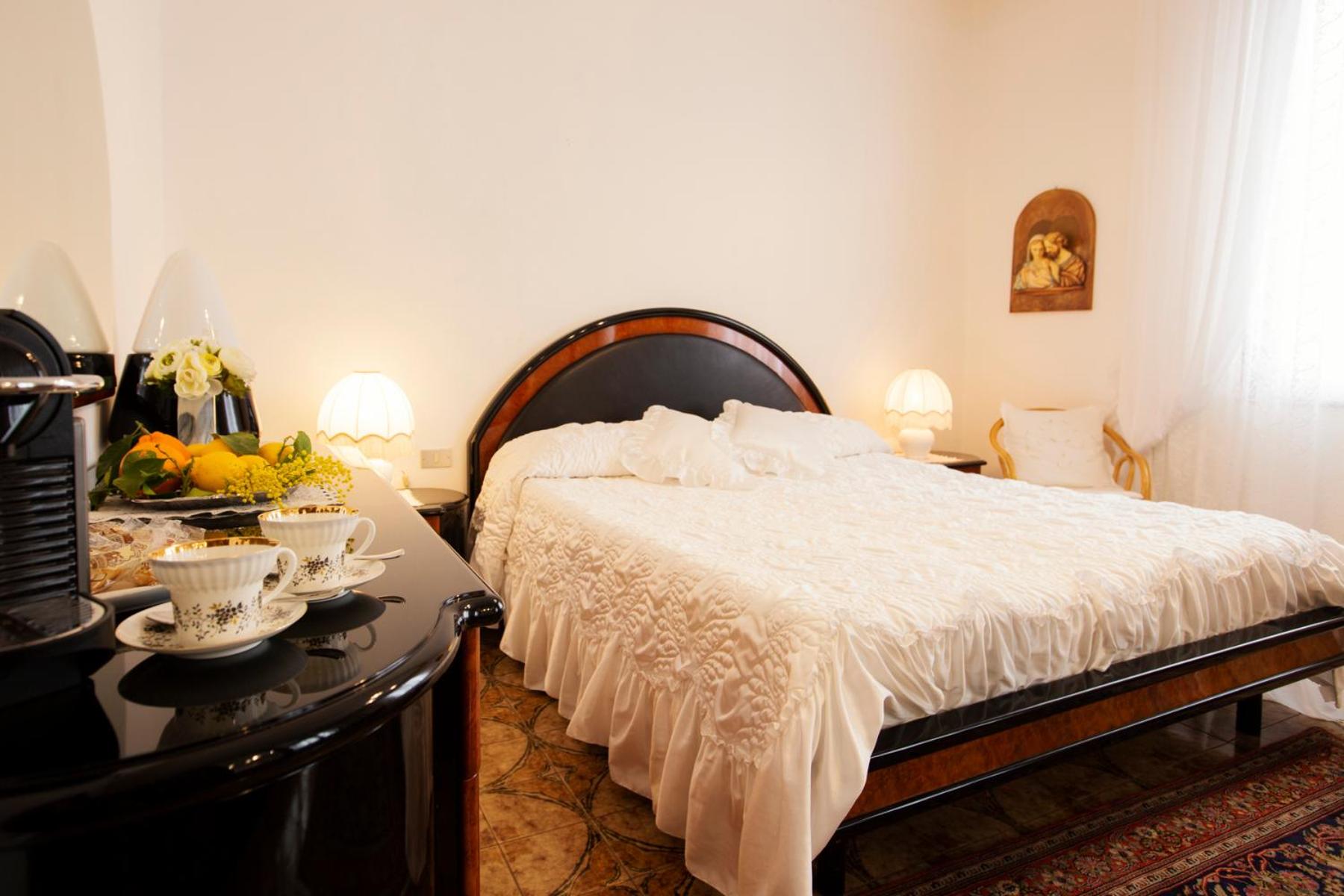 Room Cavour, nearby Cinqueterre view 5