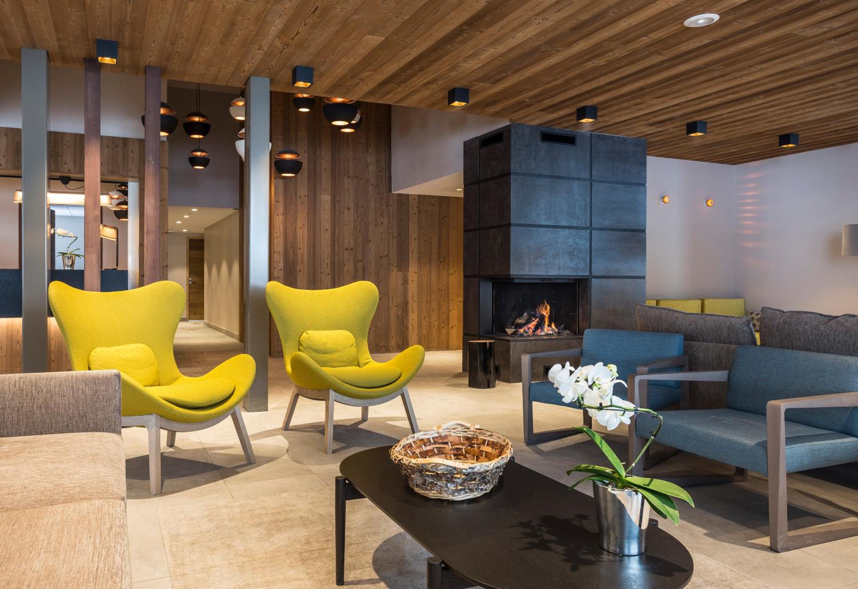 Lobby & Reception