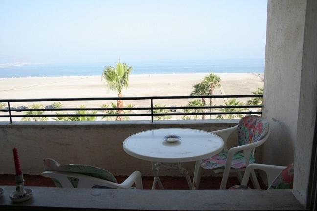 Motril primera línea de playa, 3 habitaciones, terraza sobre el mar, 4º SIN ASCENSOR photo 3