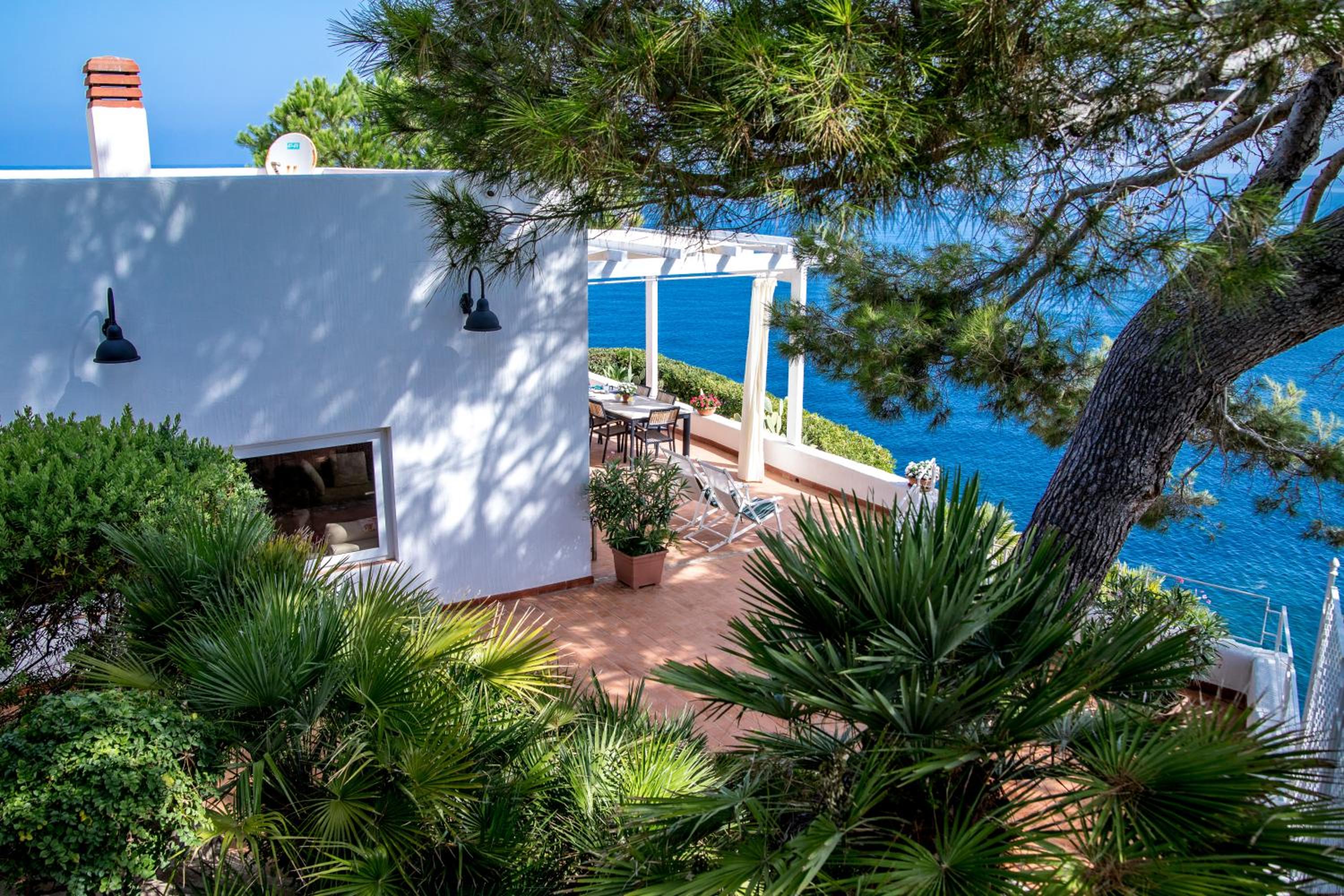 VILLA LAURA MARIE view 4