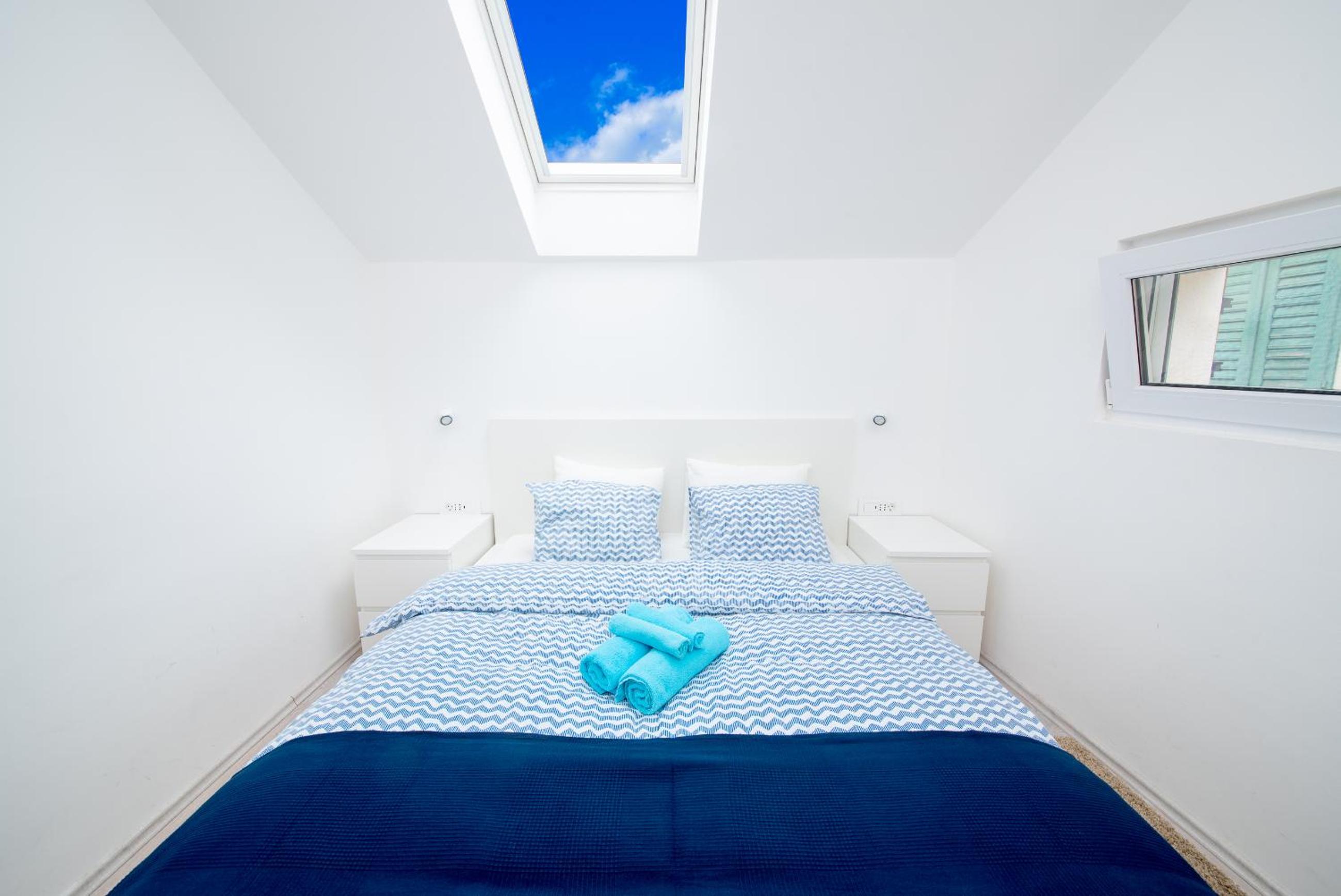 Sea Pearl Residence - Top beachfront location apartments in Bol centre