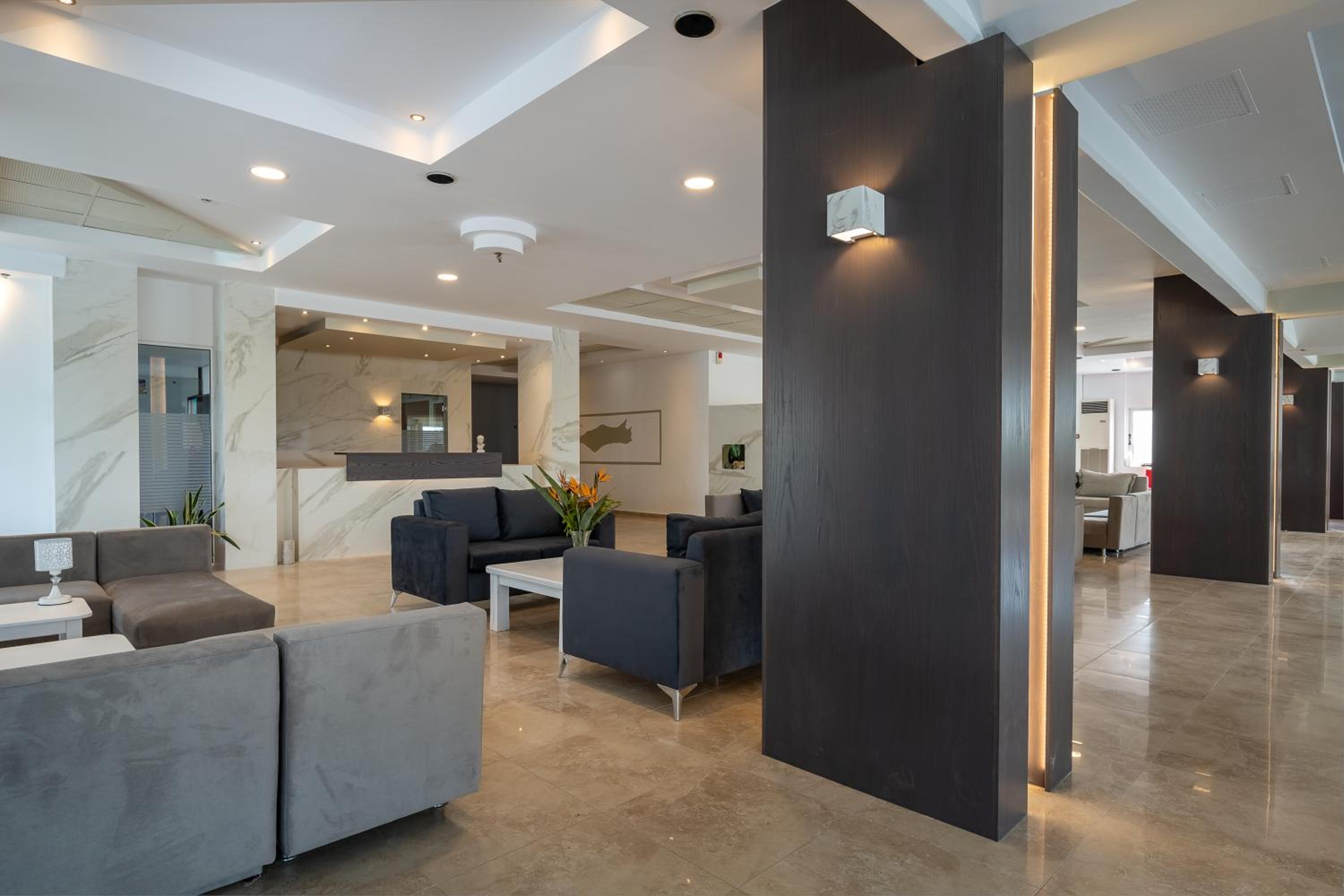 Lobby & Reception