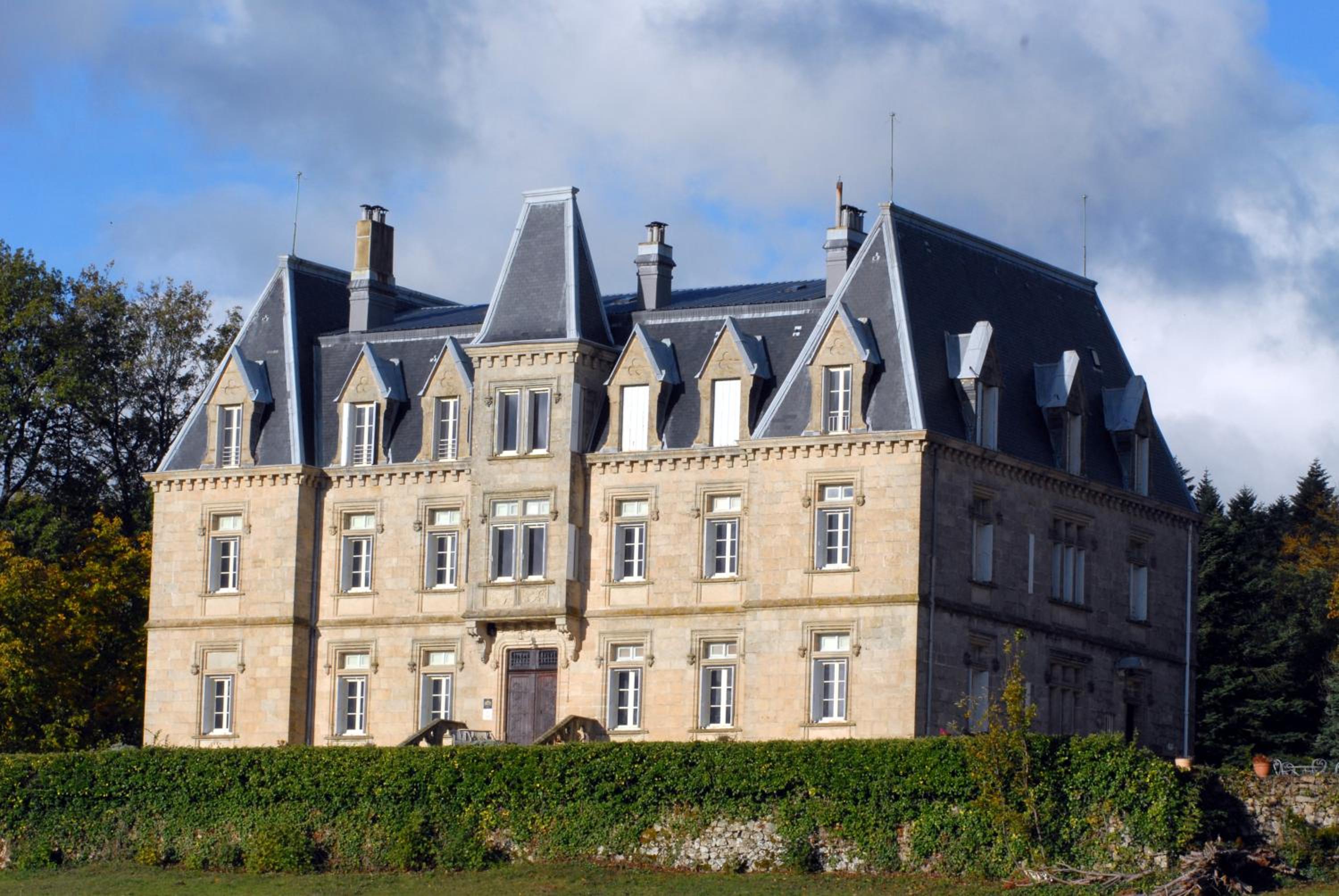 Château des Faugs view 4