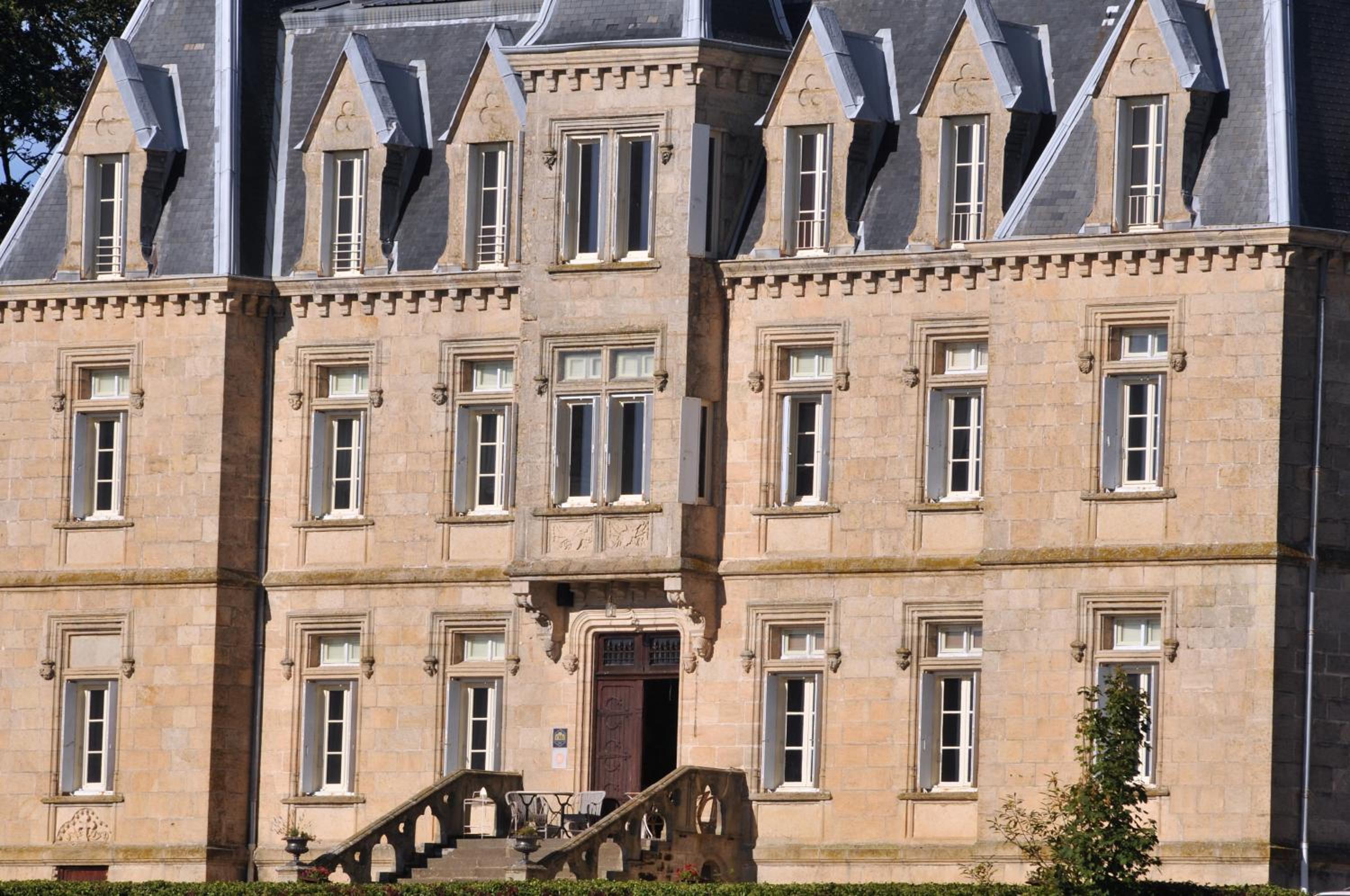 Château des Faugs view 5