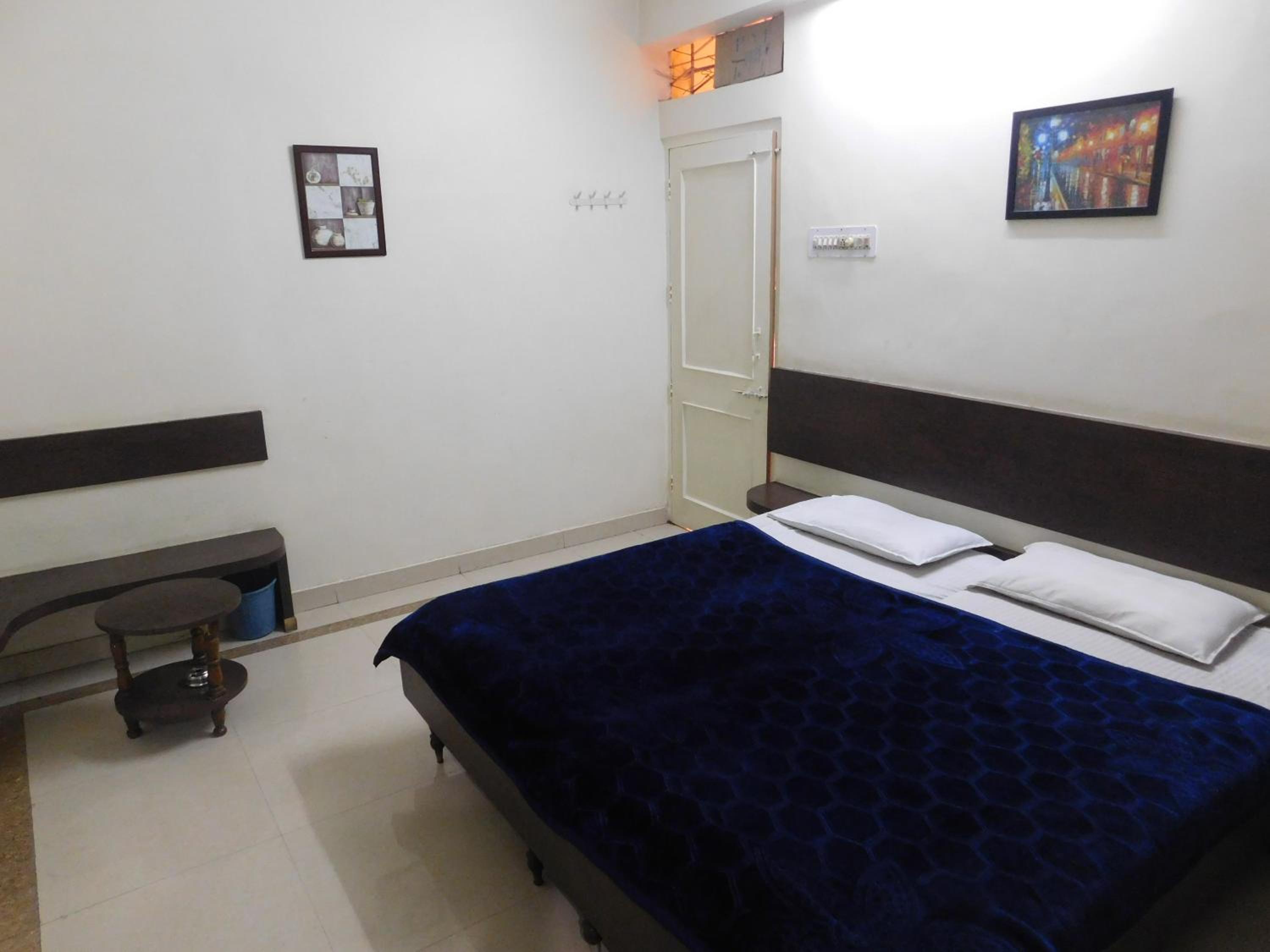 Shri Gita Hotel