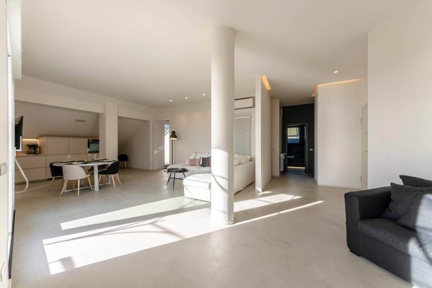 ALTIDO Exclusive Flat for 8, with Stunning City and SeaView