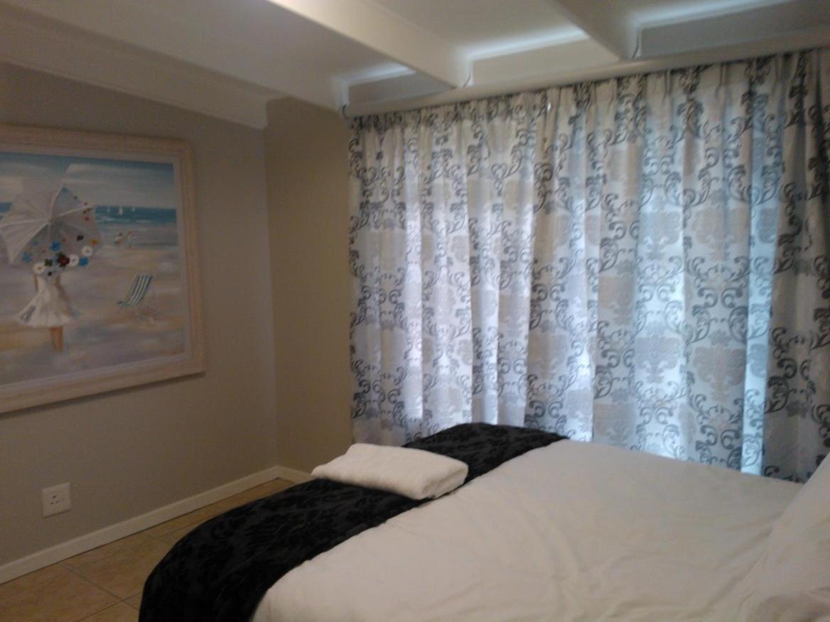 93 On Main Self Catering, Gonubie, photo 2 of 10