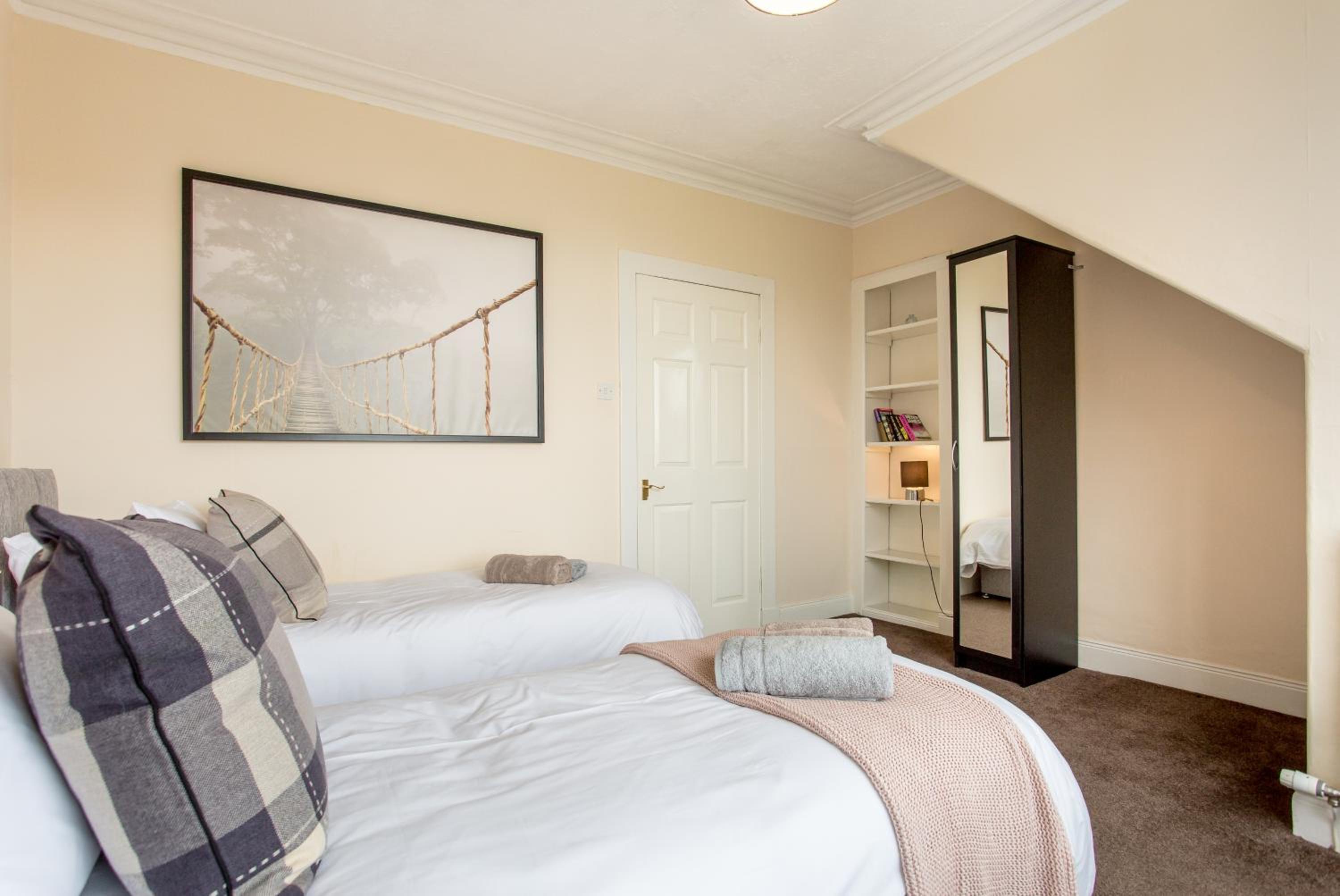 Lomond Serviced Apartments- Hydro House