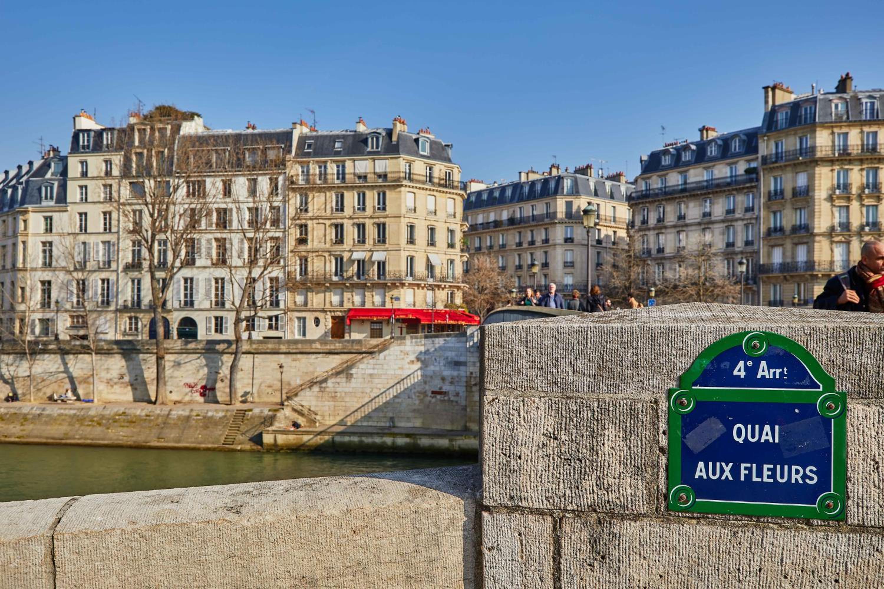 RESIDENCES HARCOURT - Ile Saint Louis - PARIS