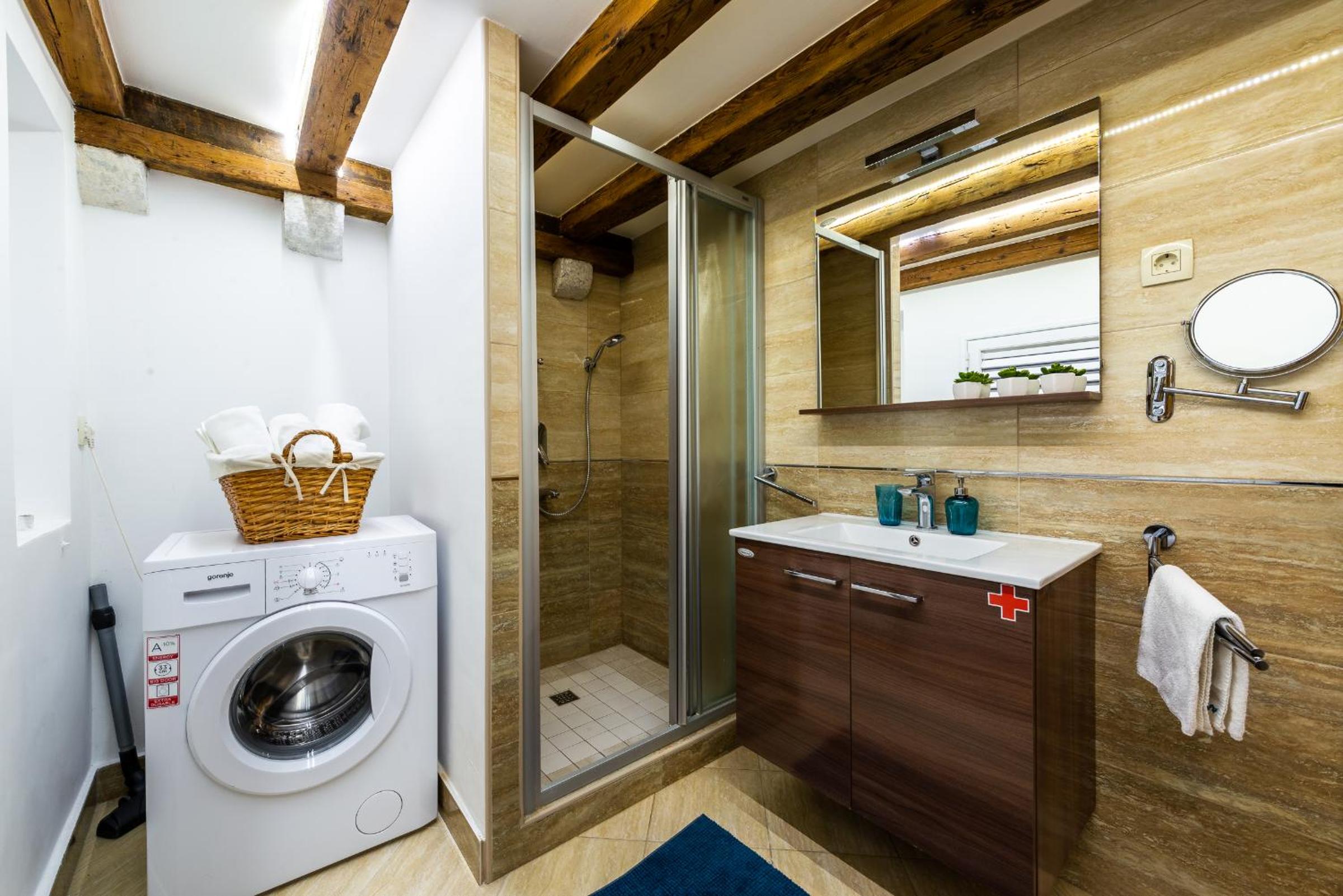 Apartment 4 You