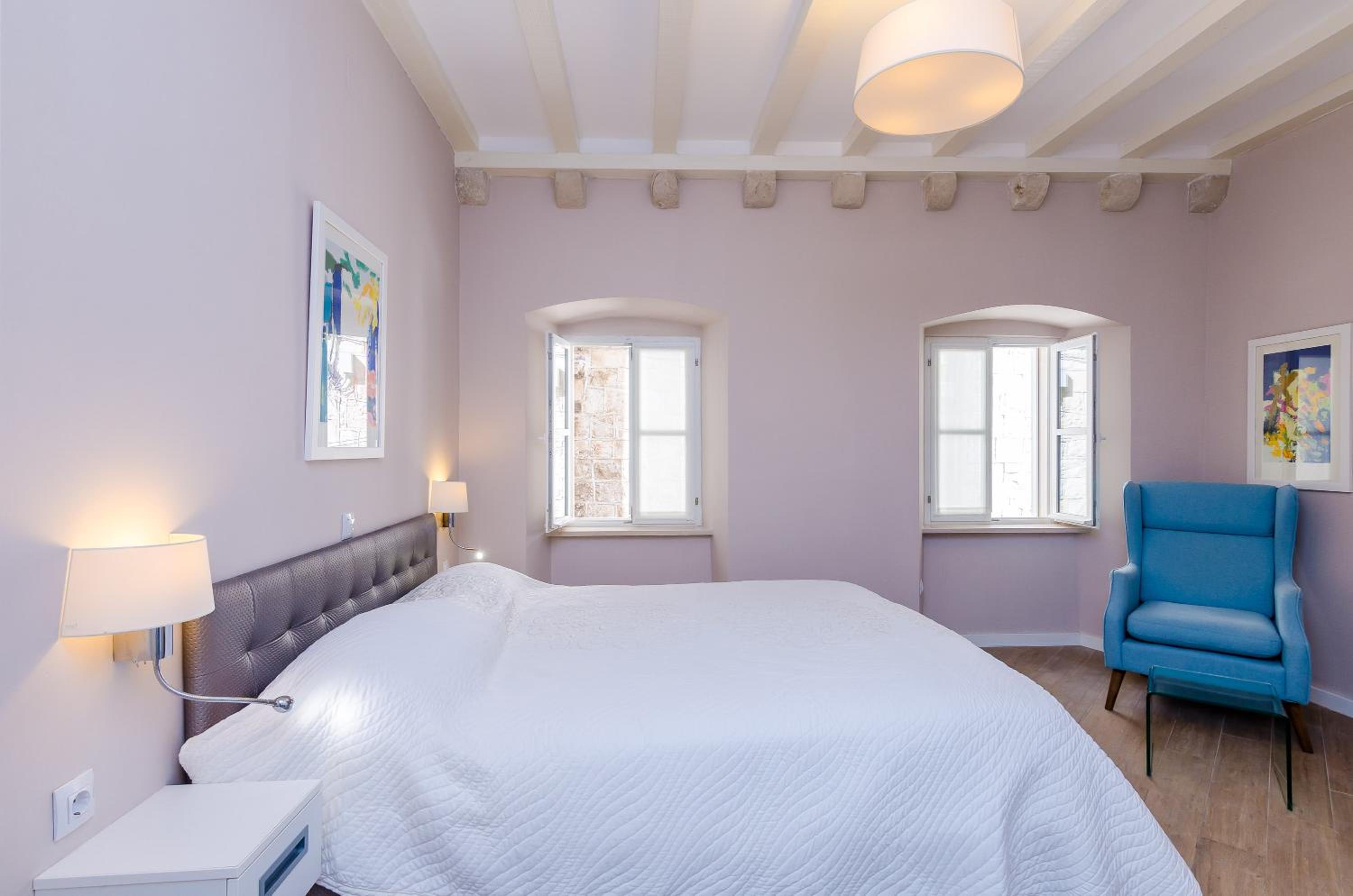 Villa Flores Room