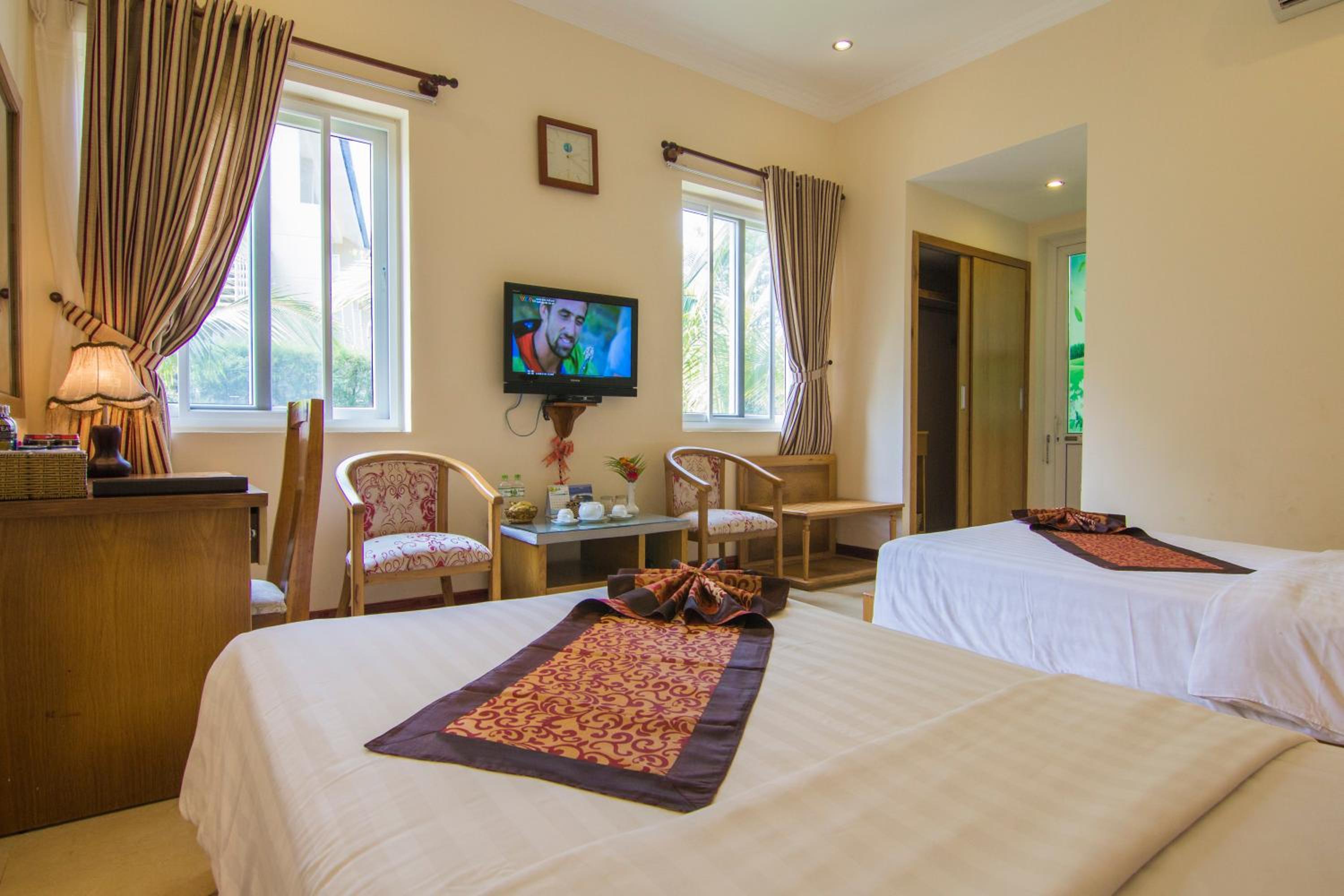 Huong Phong Ho Coc Beach Resort