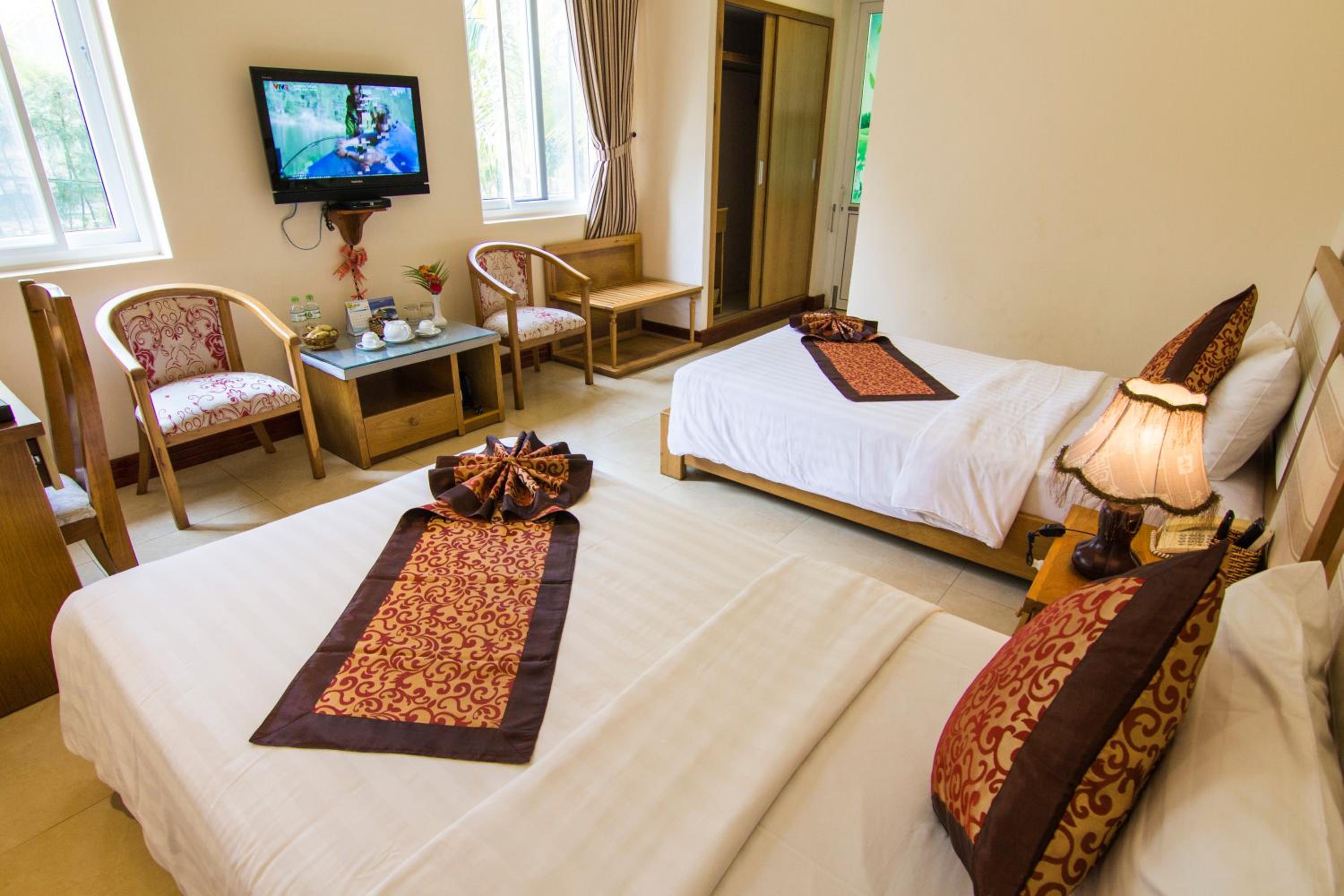 Huong Phong Ho Coc Beach Resort