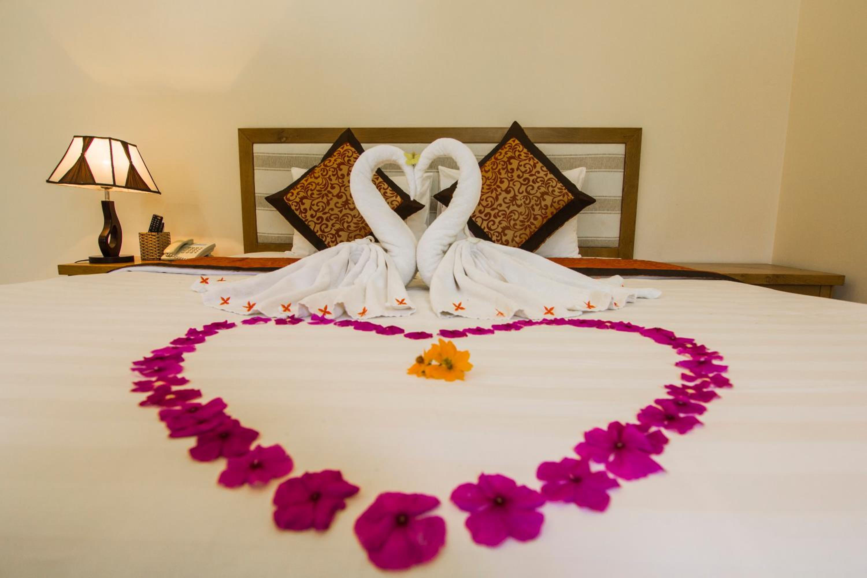 Huong Phong Ho Coc Beach Resort