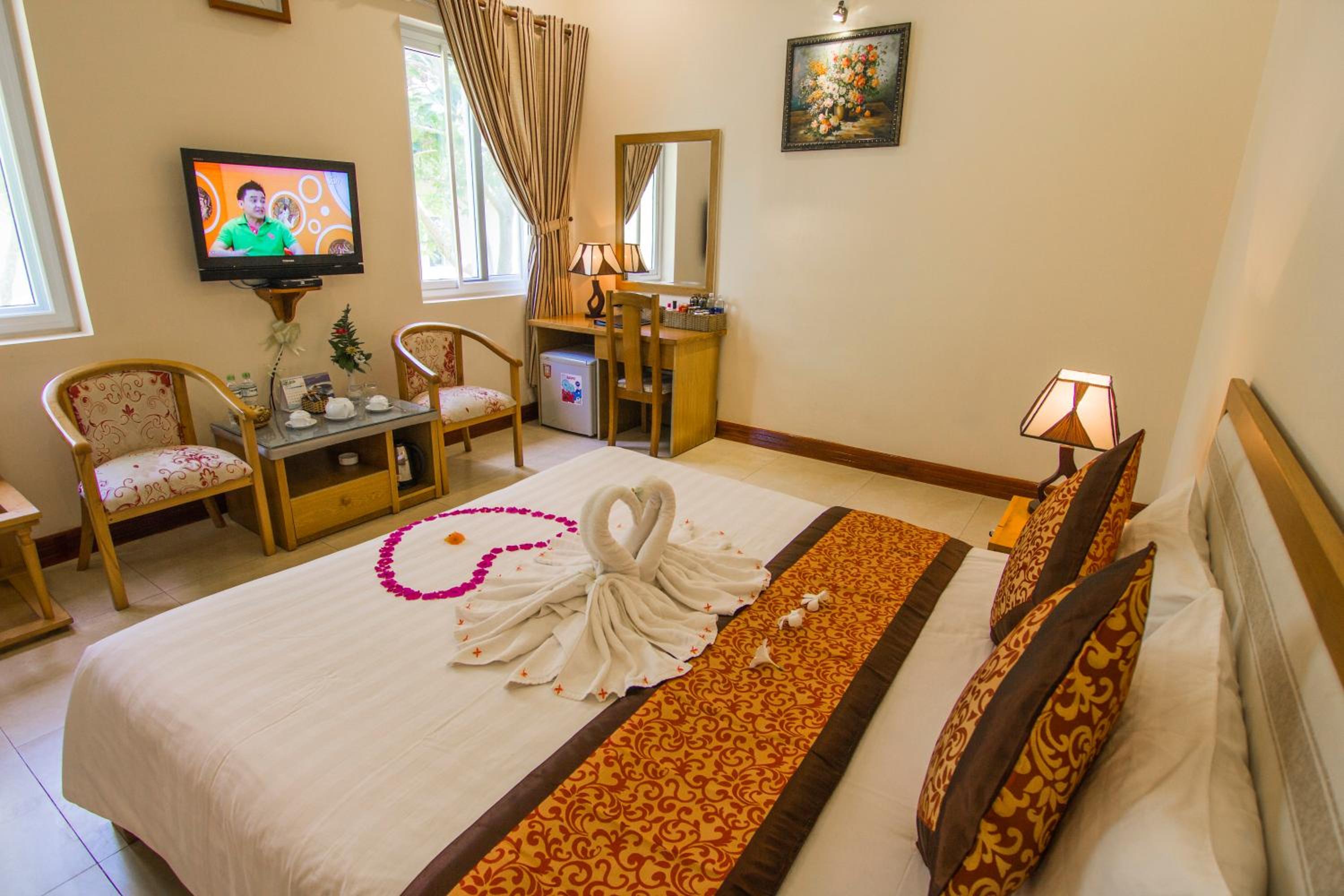 Huong Phong Ho Coc Beach Resort