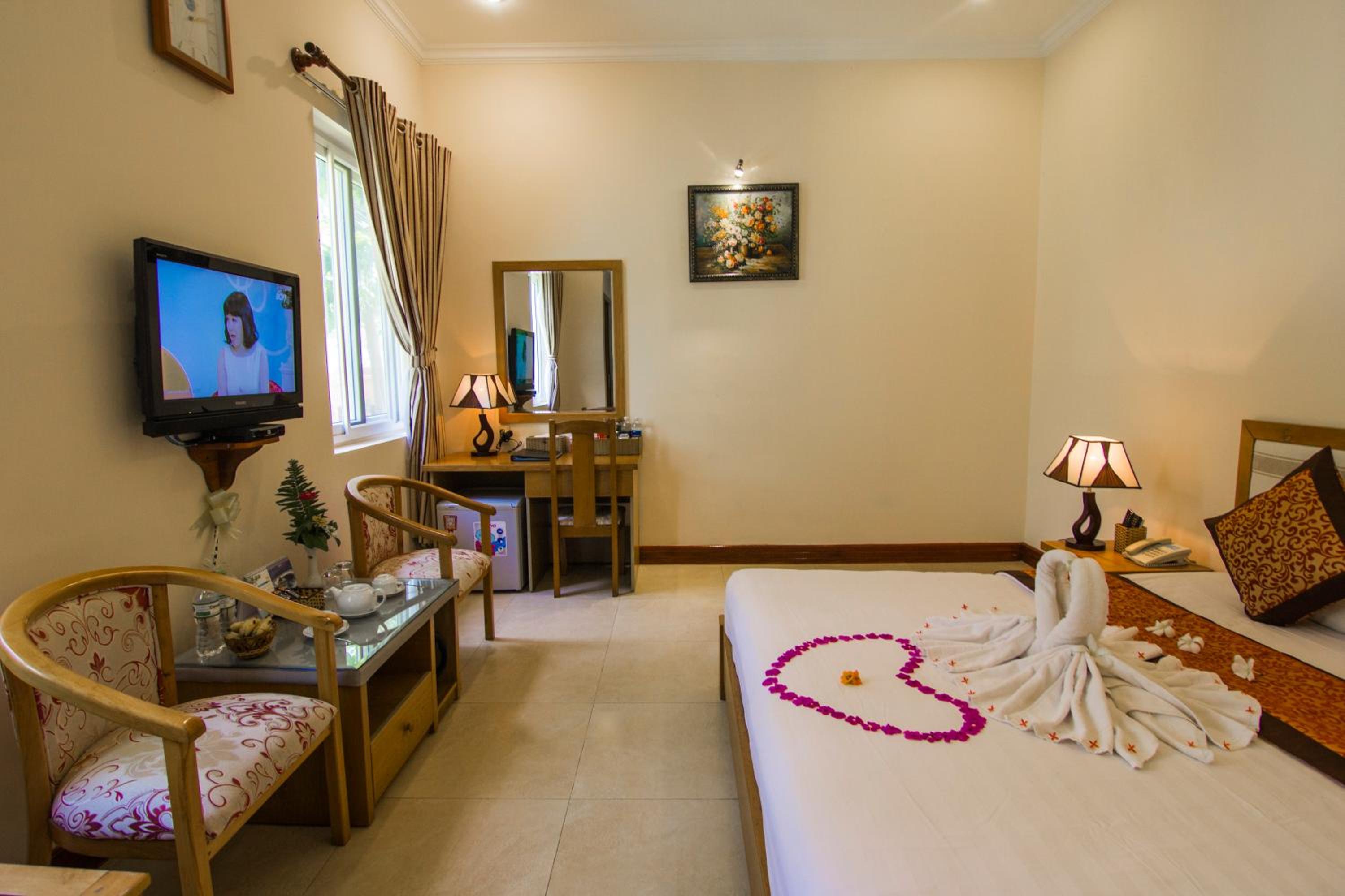 Huong Phong Ho Coc Beach Resort