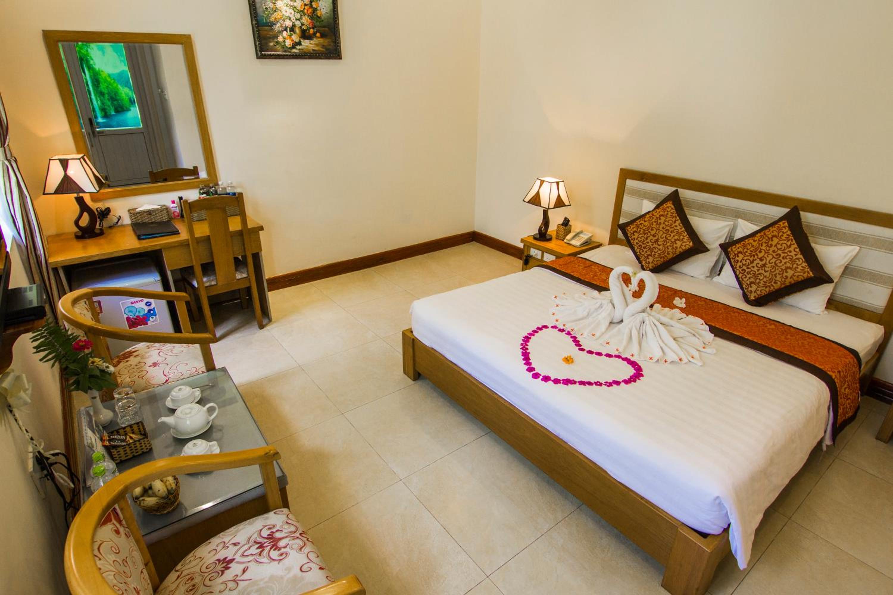 Huong Phong Ho Coc Beach Resort
