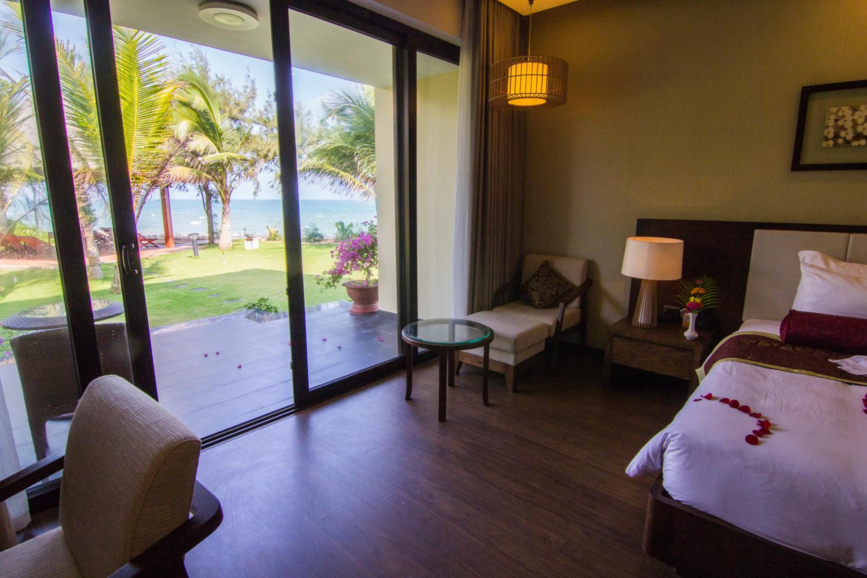 Huong Phong Ho Coc Beach Resort