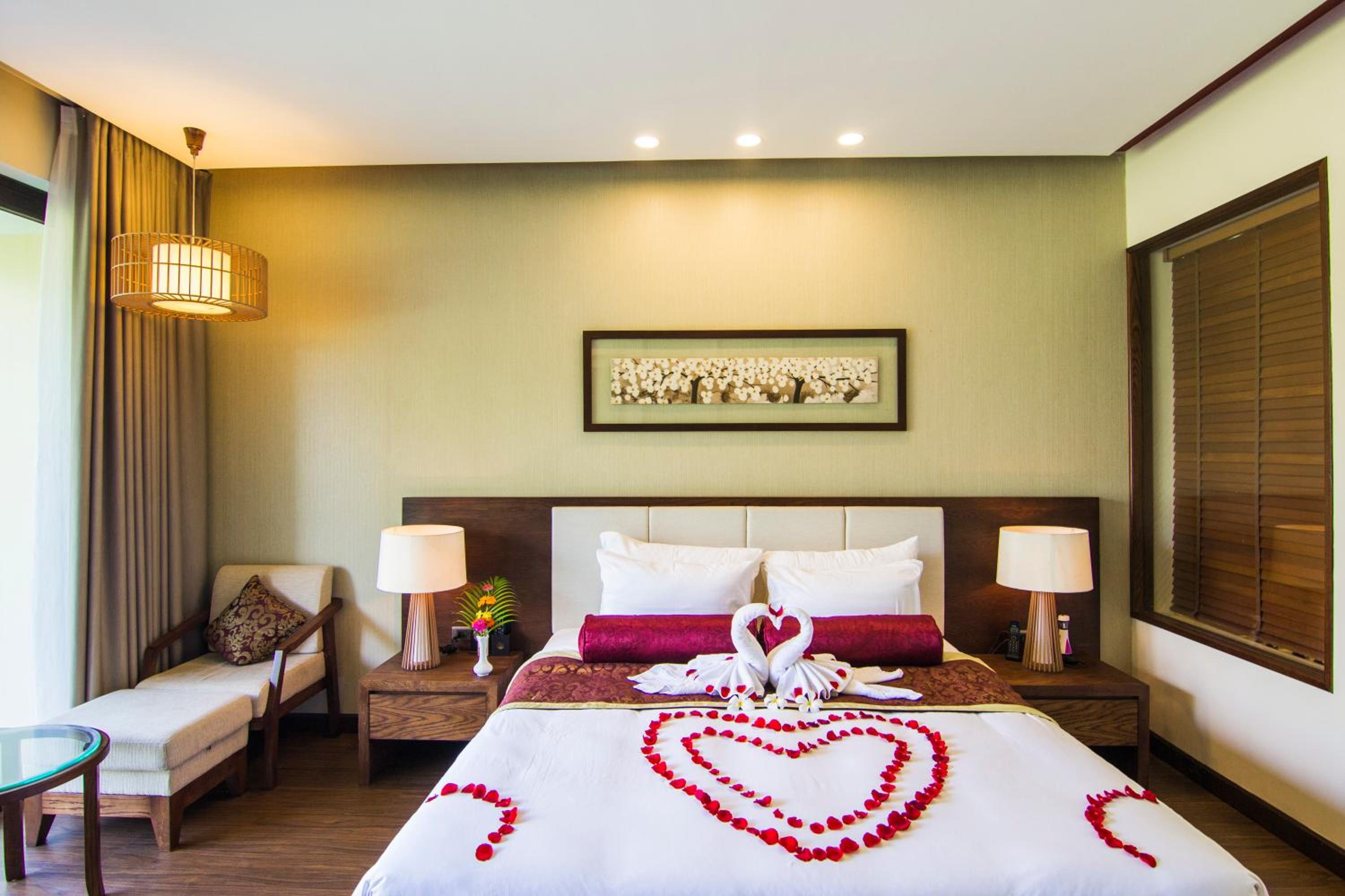Huong Phong Ho Coc Beach Resort