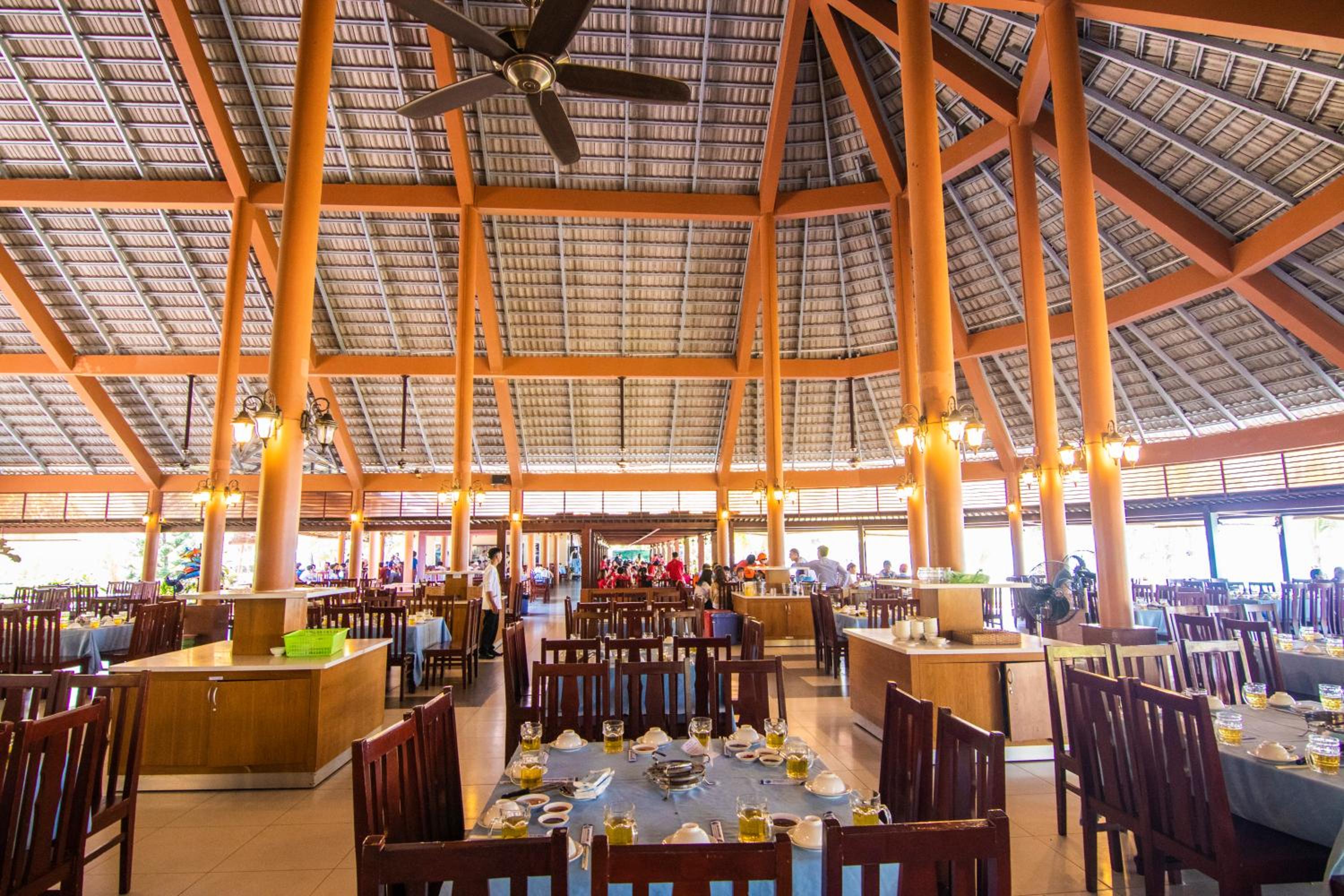 Huong Phong Ho Coc Beach Resort