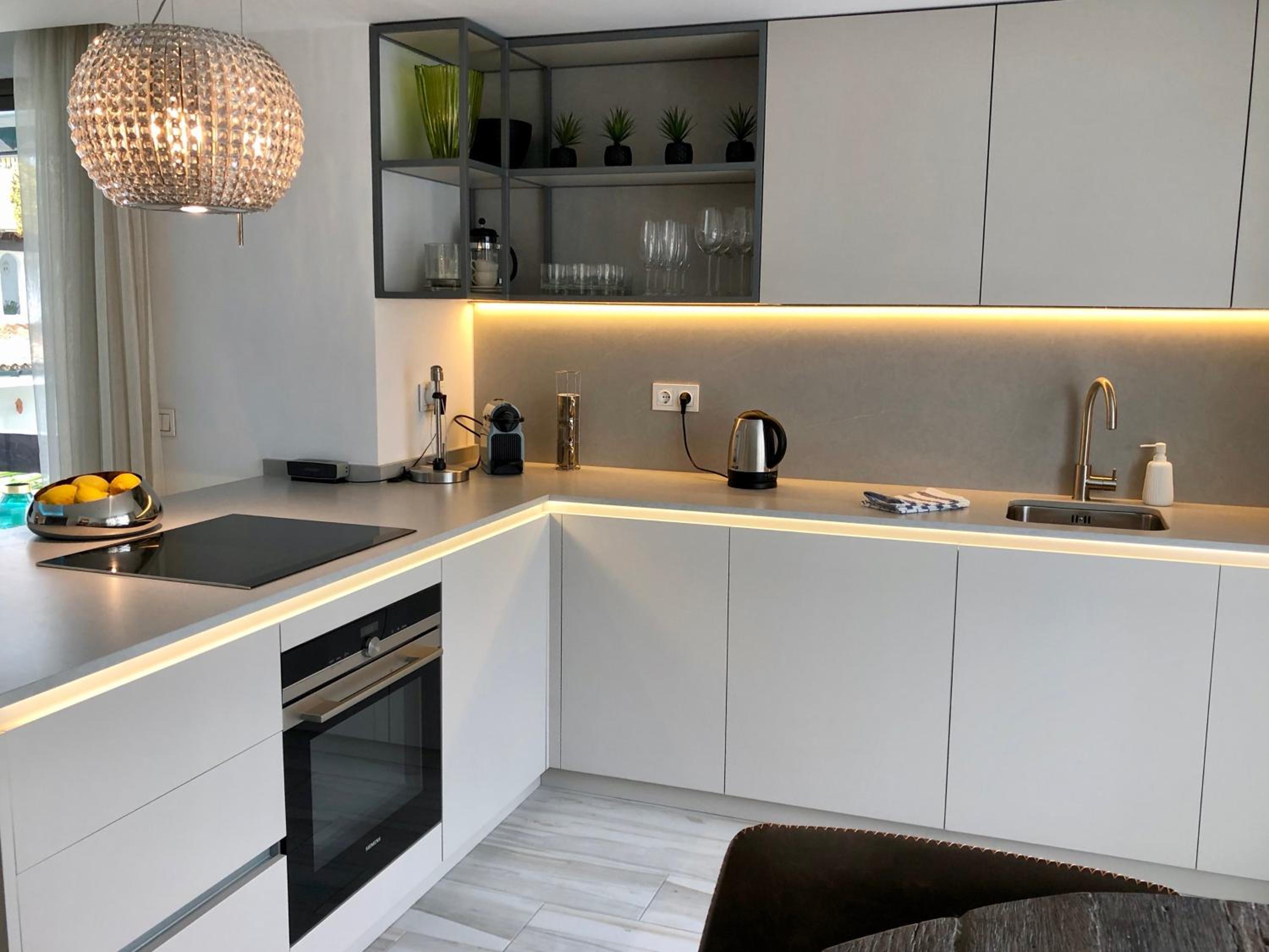 Luxury apartment in La Isla, walking distance to Puerto Banus photo 3