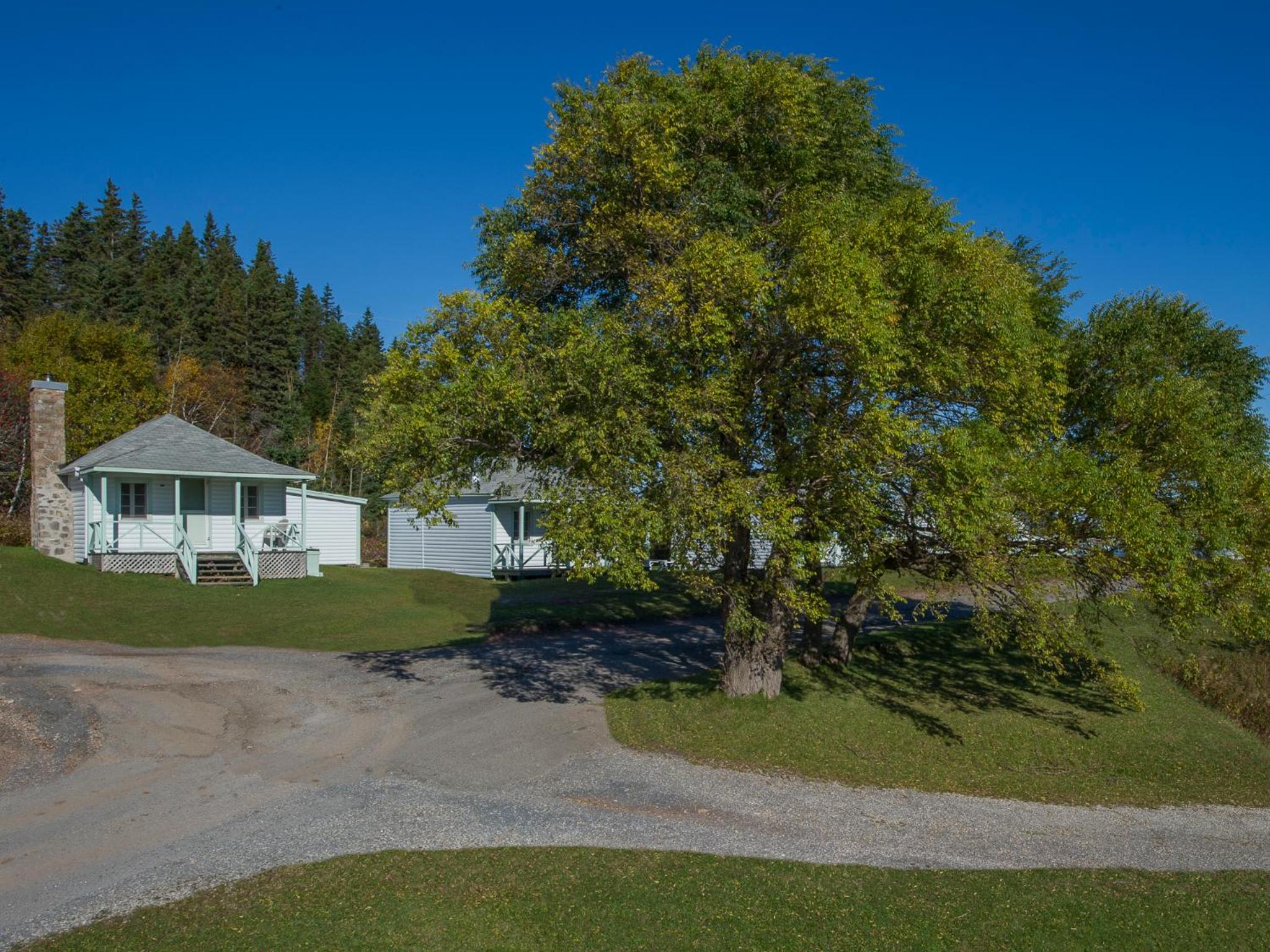 Au Pic de l'Aurore Motel-Chalets