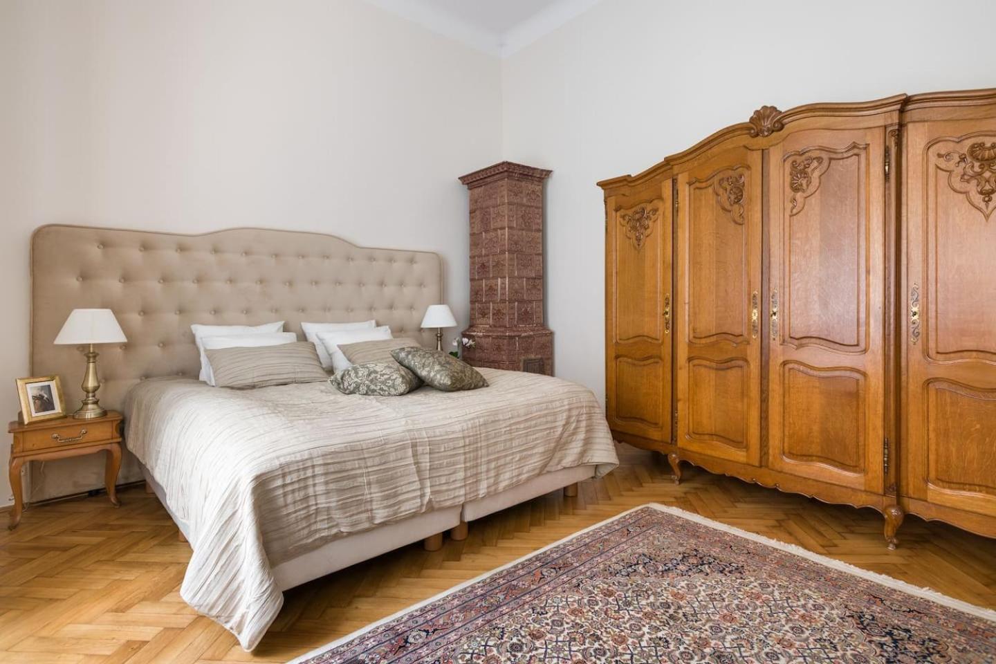 Belle Epoque II, luxury suite 50m to Main Square view 5