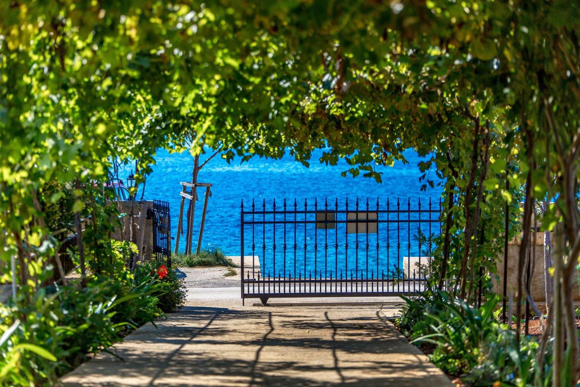 Apartments Ivan - 15 m from beach view 3