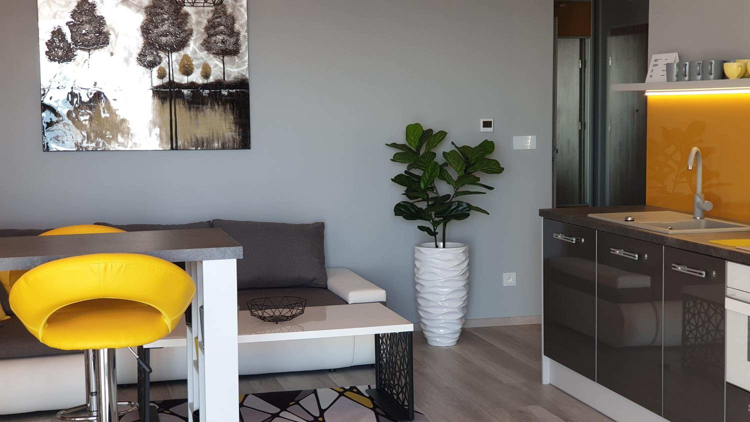 APARTAMENT ELEGANCE YELLOW