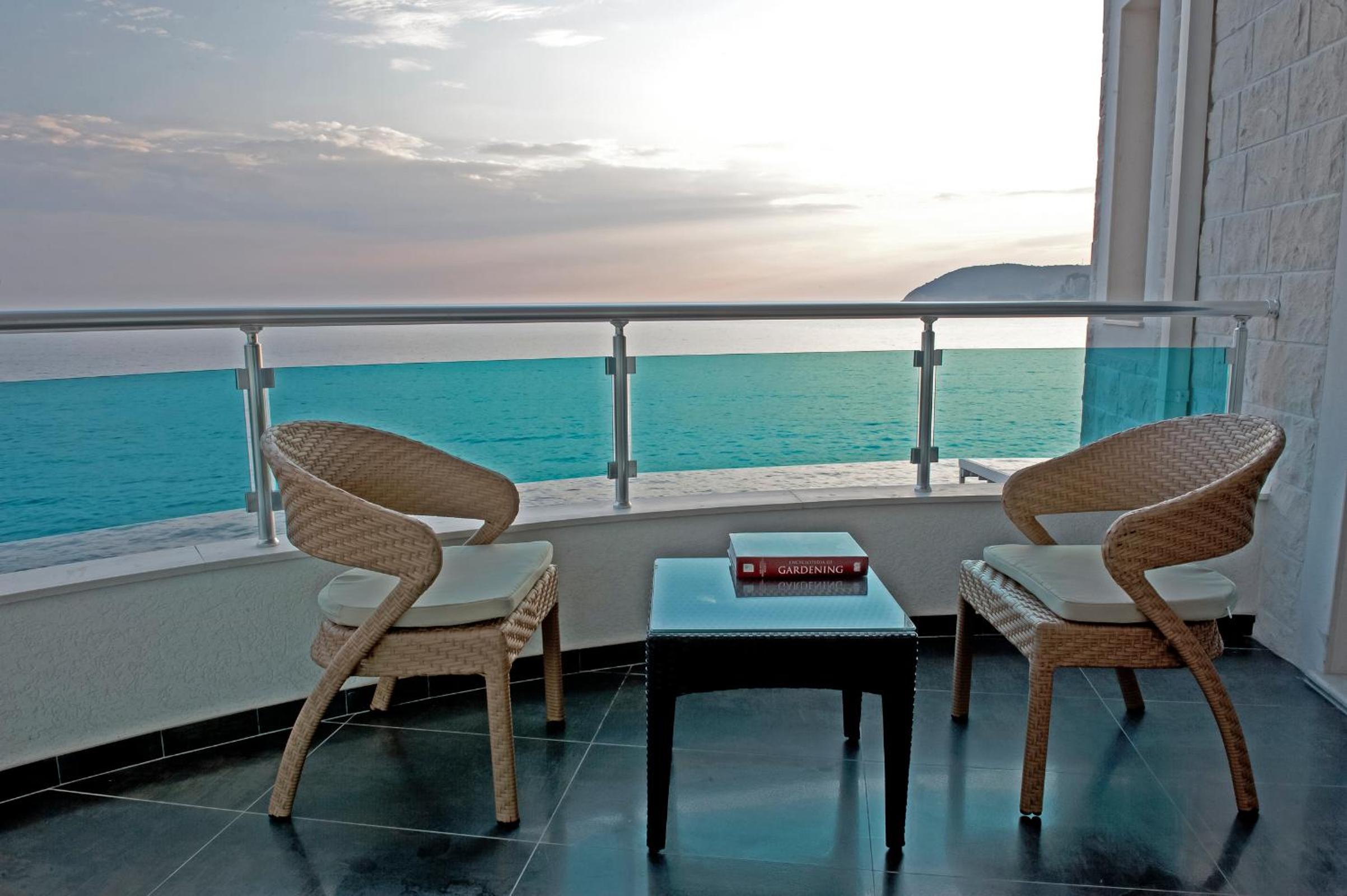 balcony