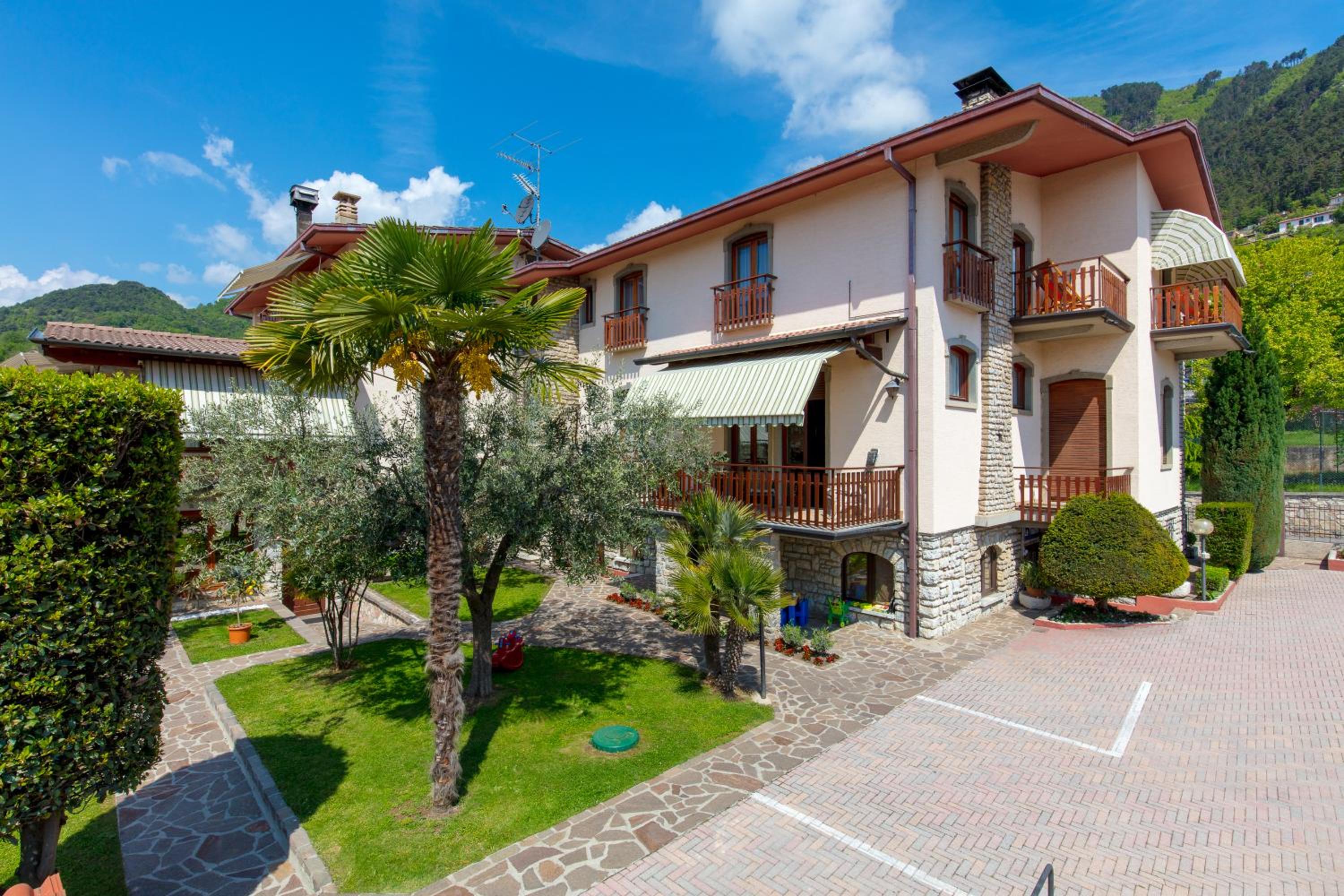 Villa Mariarosa Apartments view 3