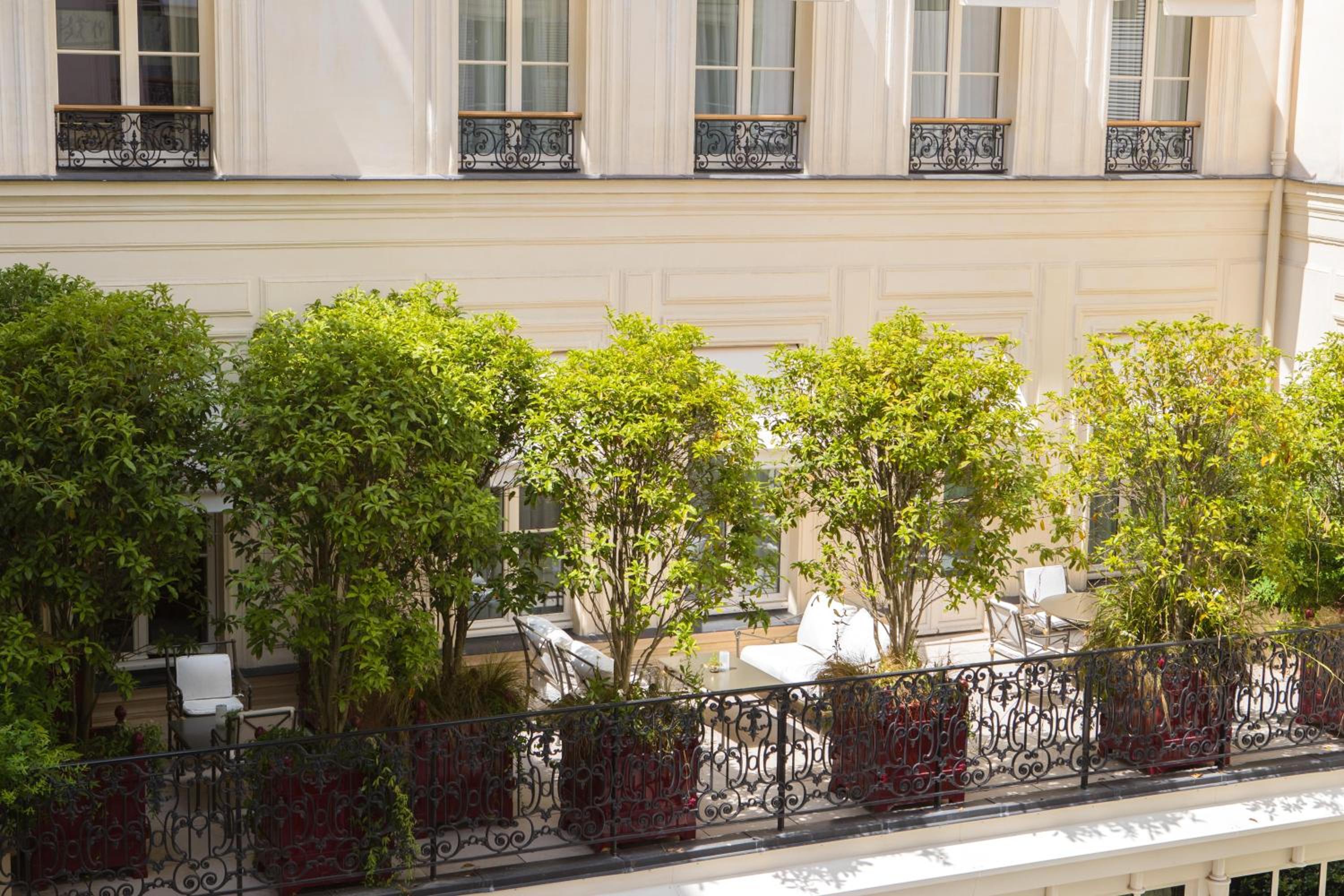 La Reserve Paris Hotel and Spa 62