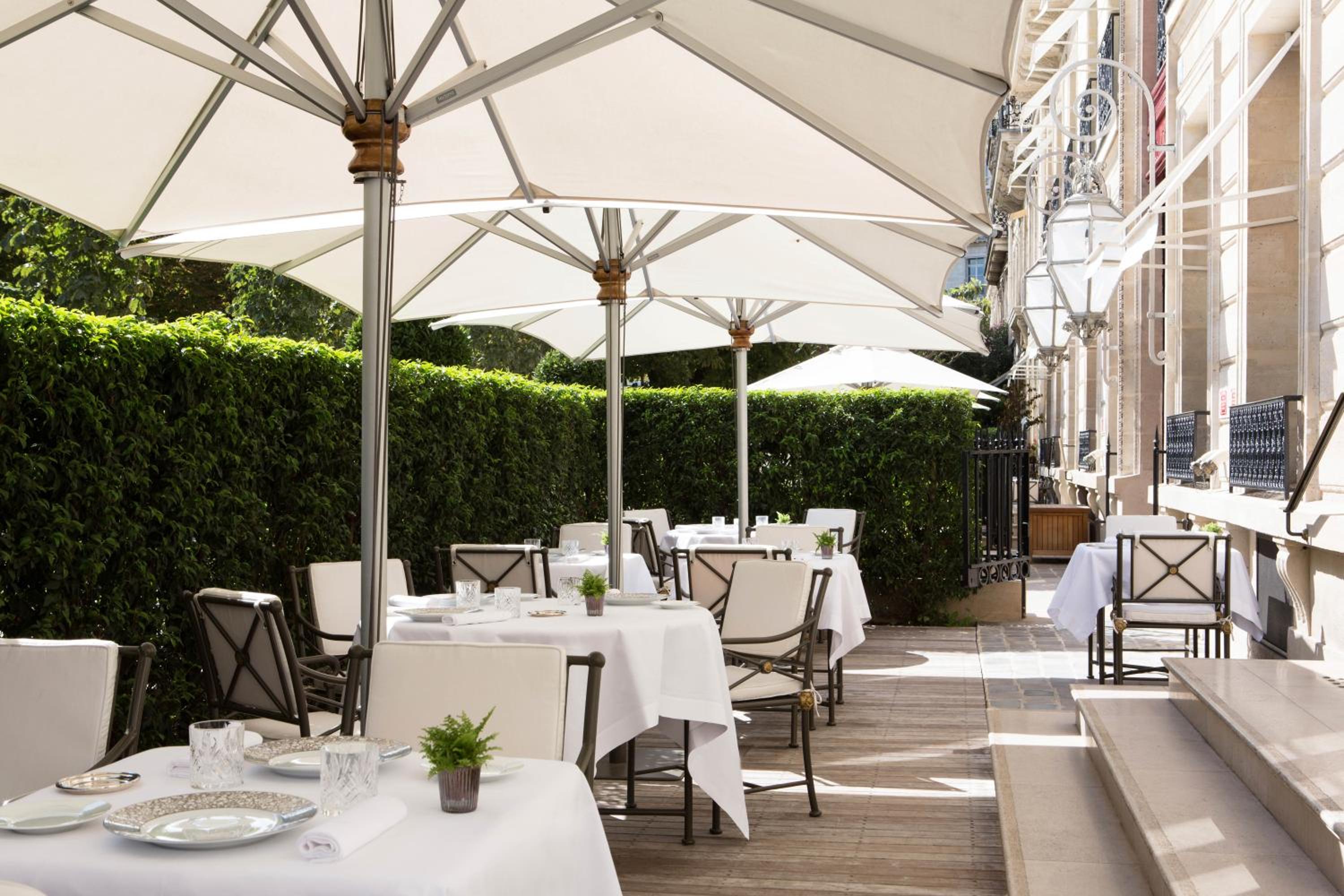La Reserve Paris Hotel and Spa 69