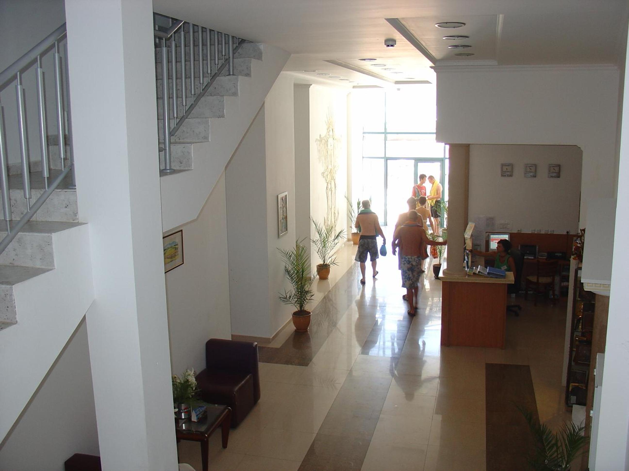 Lobby & Reception