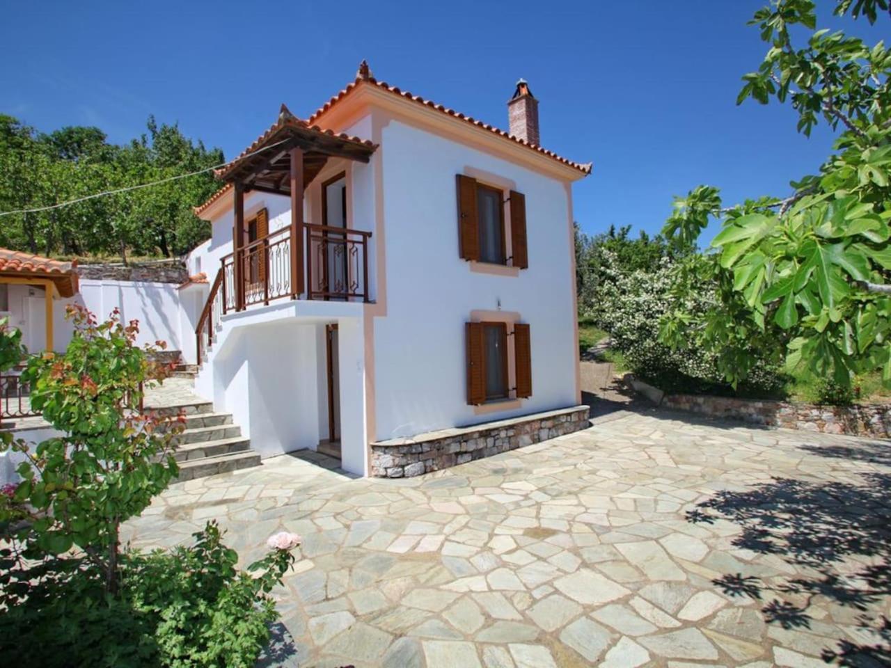 Anania Cottage