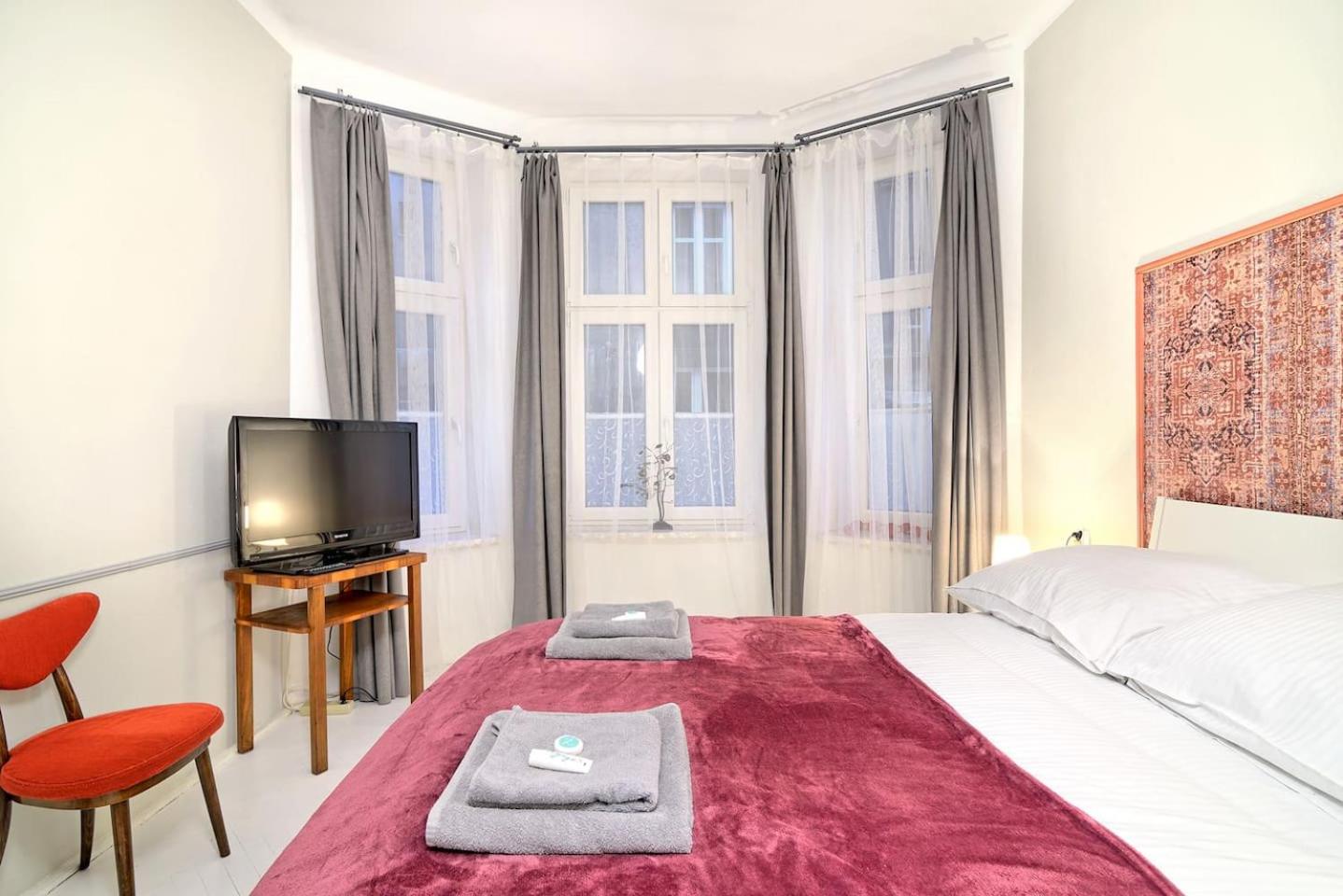Luxury Retro Apartment, City Center, WiFi view 3