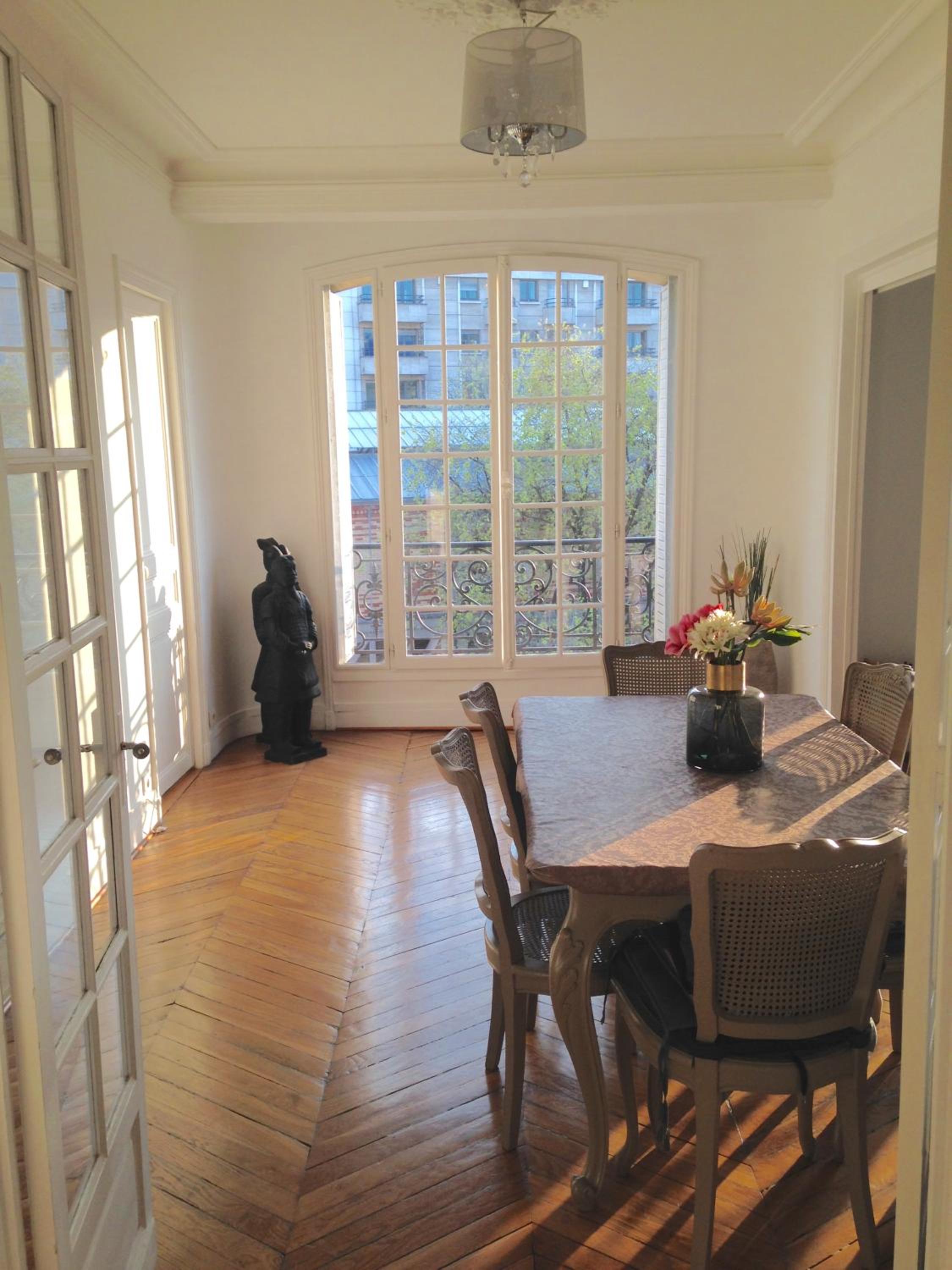 Appartement typiquement parisien