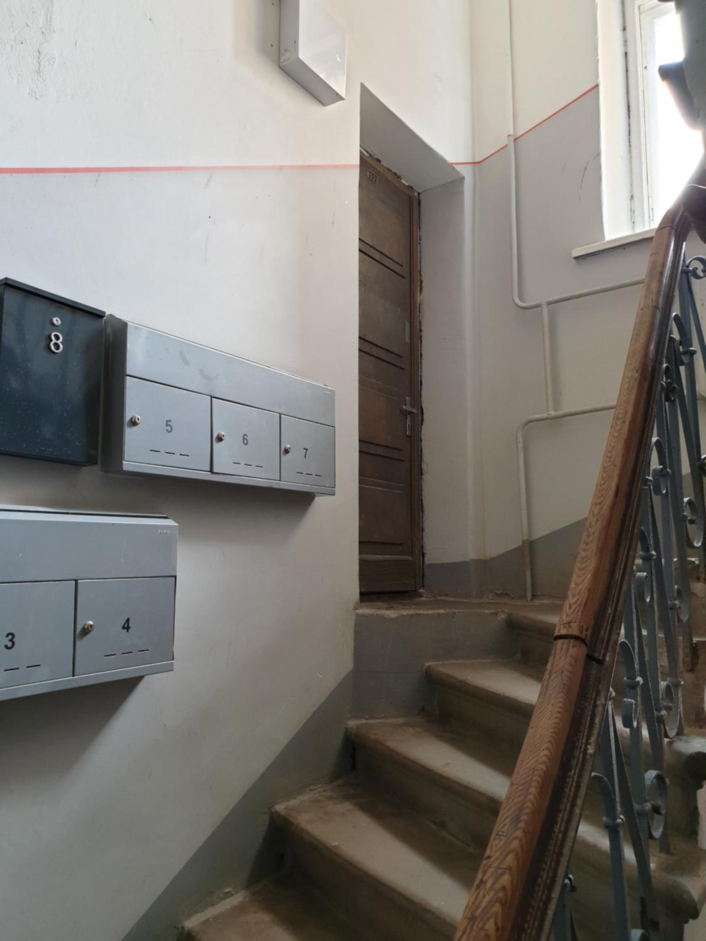 Low Ceiling Apartment