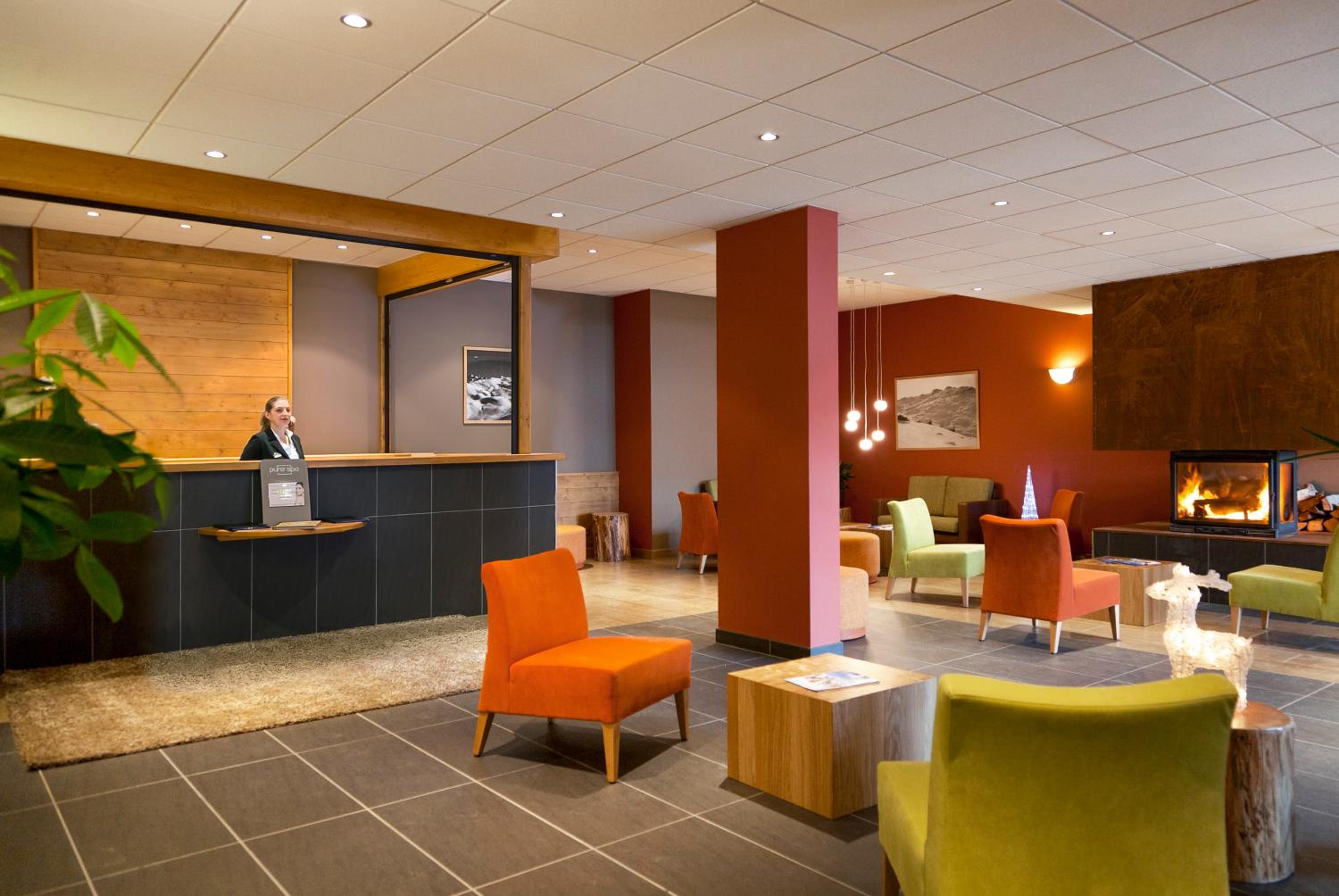 Lobby & Reception