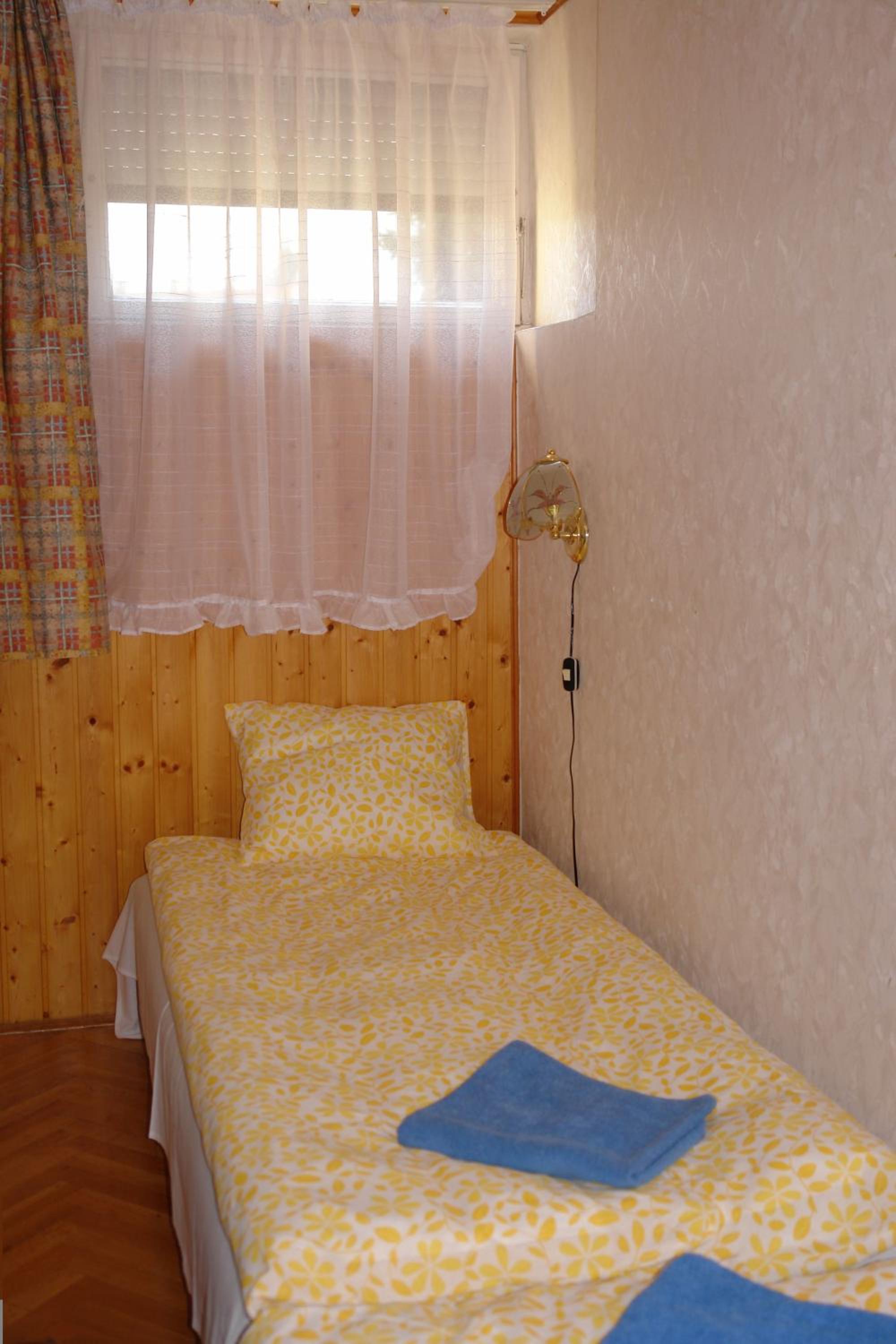 Mecsek üdülő 300 m-re a fürdőtől