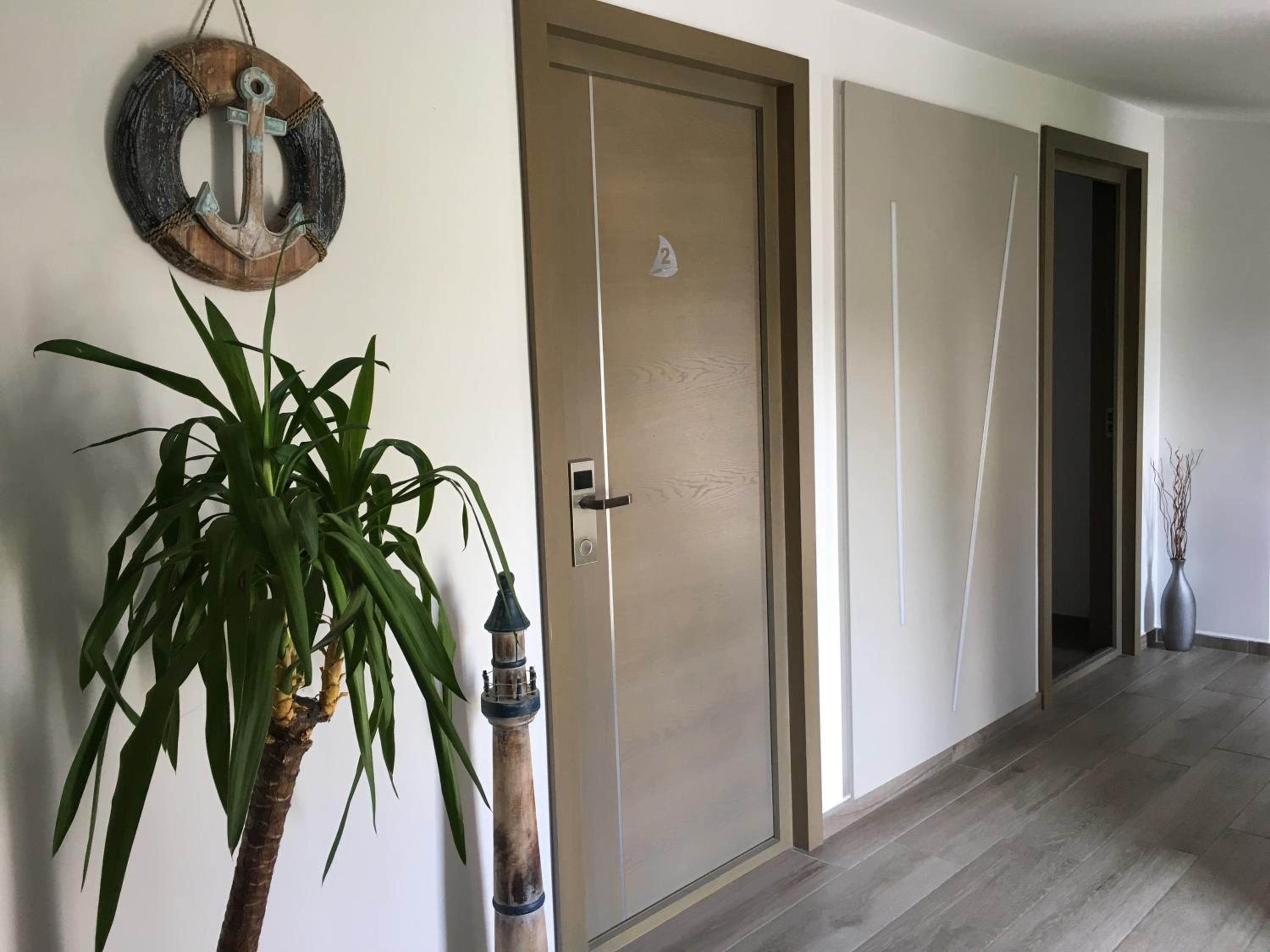 Calypso Lakeside Rooms & Lux Apartments