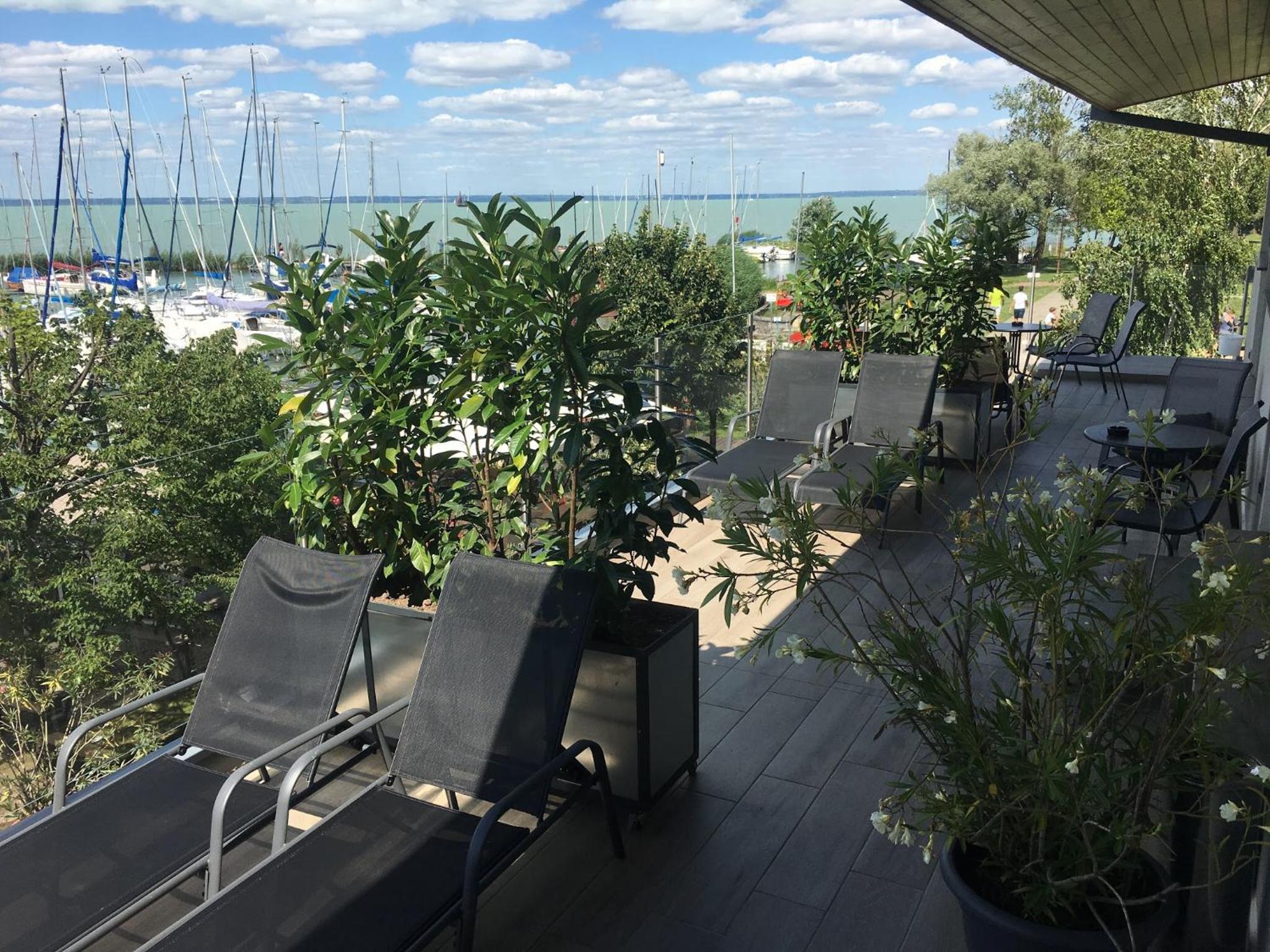 Calypso Lakeside Rooms & Lux Apartments