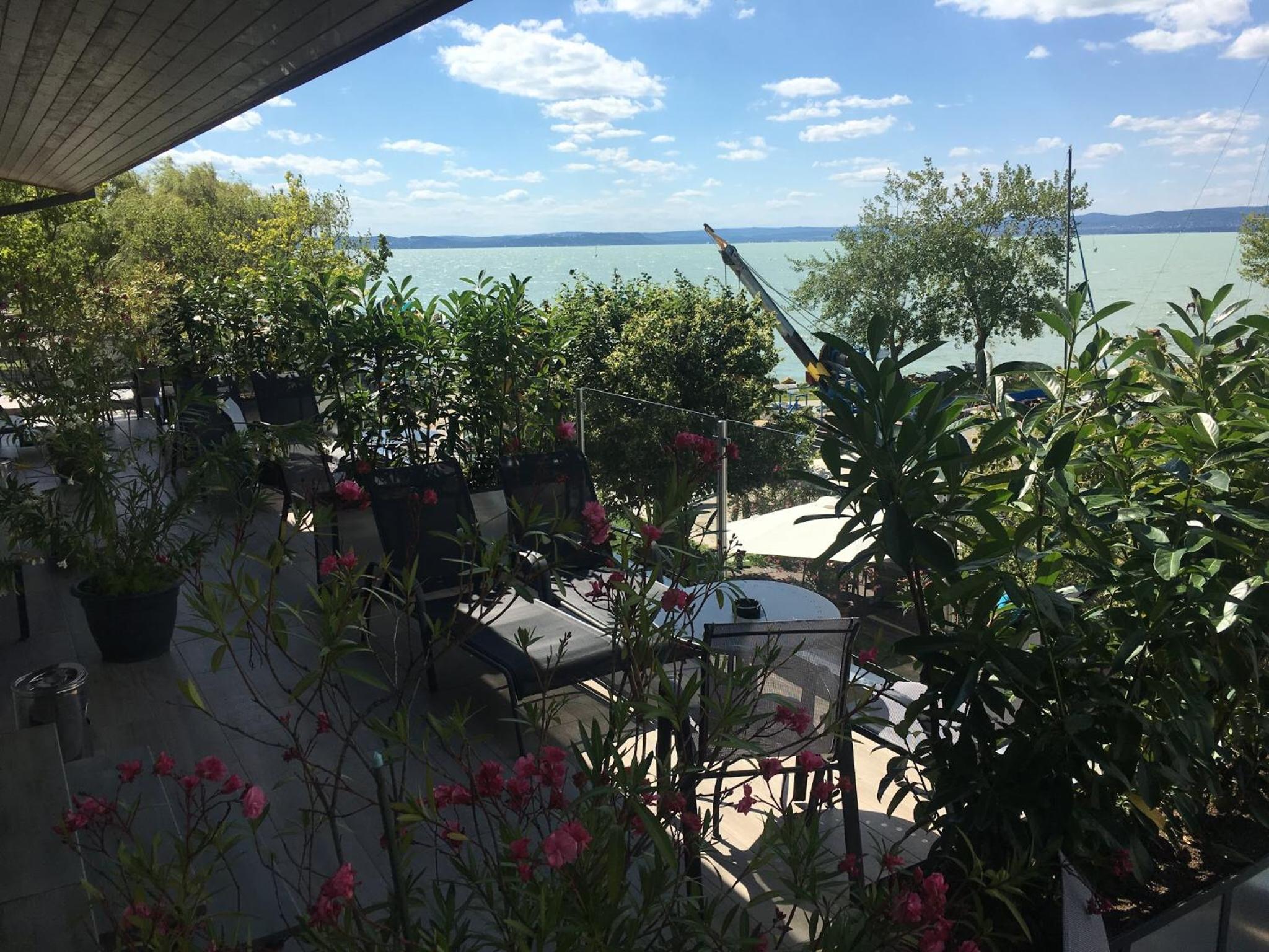 Calypso Lakeside Rooms & Lux Apartments