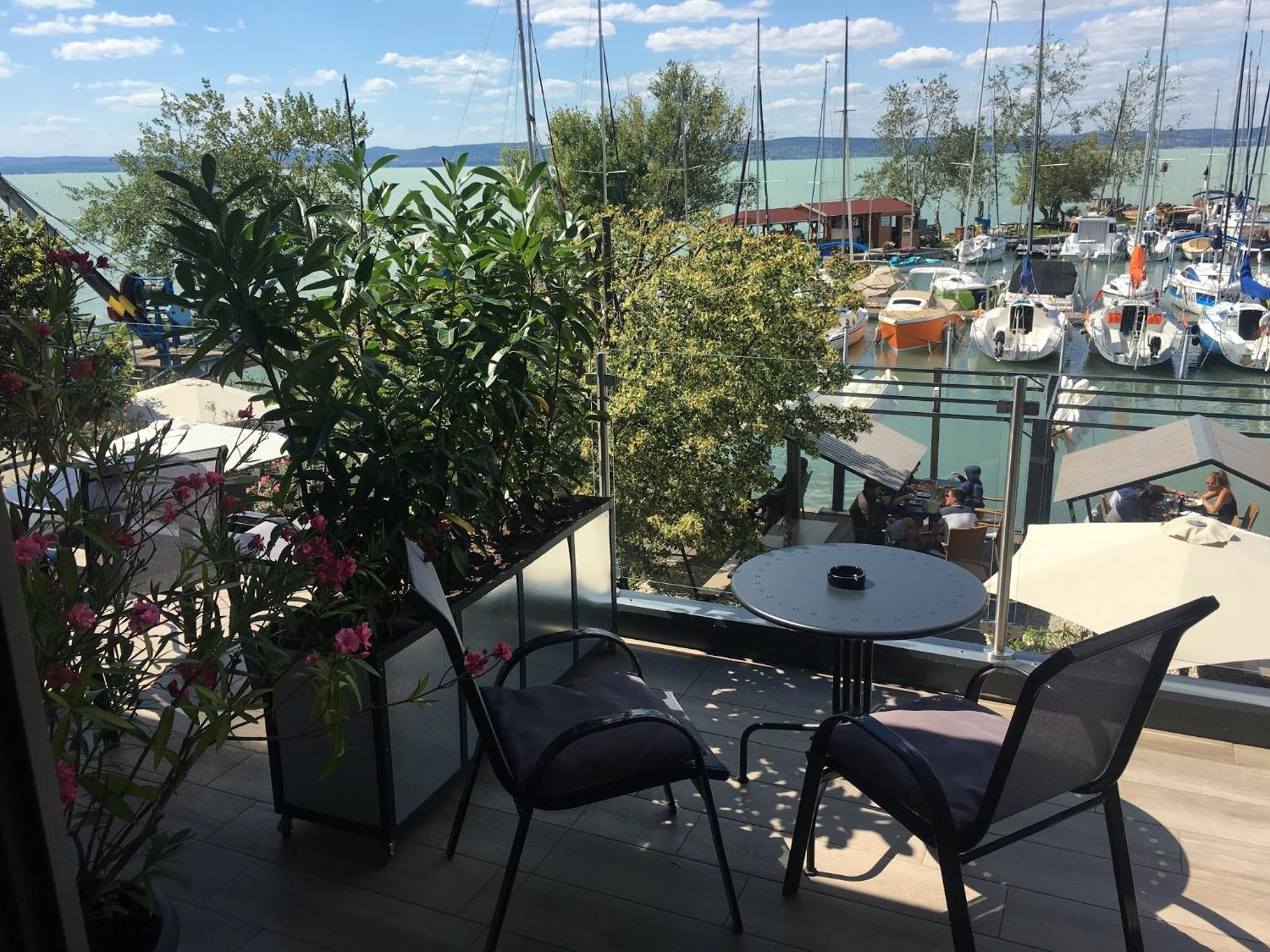 Calypso Lakeside Rooms & Lux Apartments